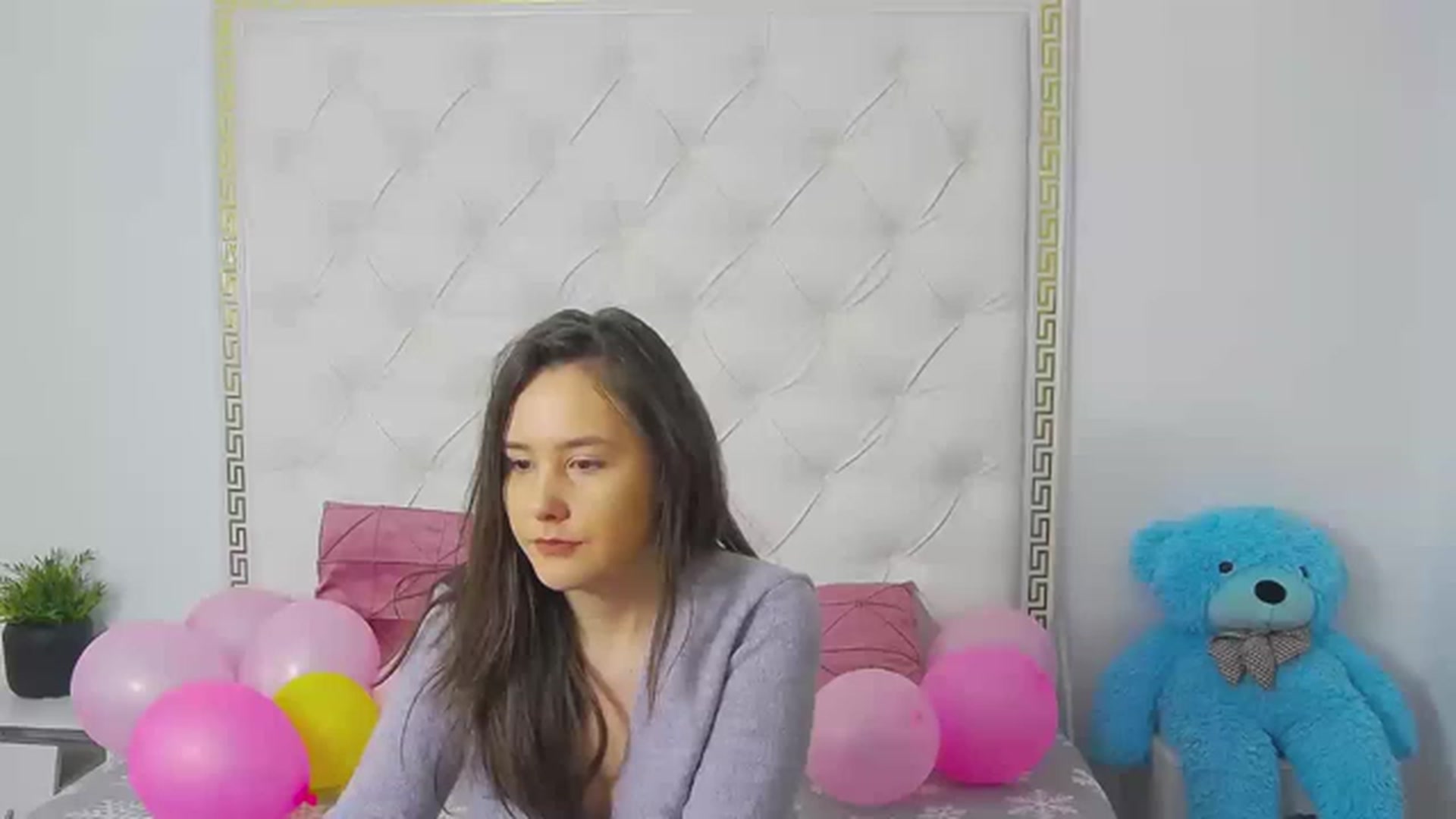 Gallery image thumbnail from Radiance's myfreecams stream on, 03/16/2023, 20:03 image 7 of 20