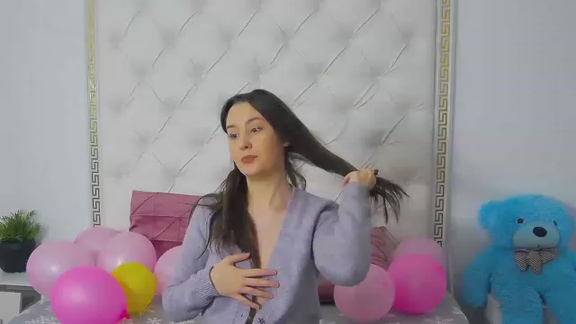 Gallery image thumbnail from Radiance's myfreecams stream on, 03/16/2023, 20:03 image 14 of 20