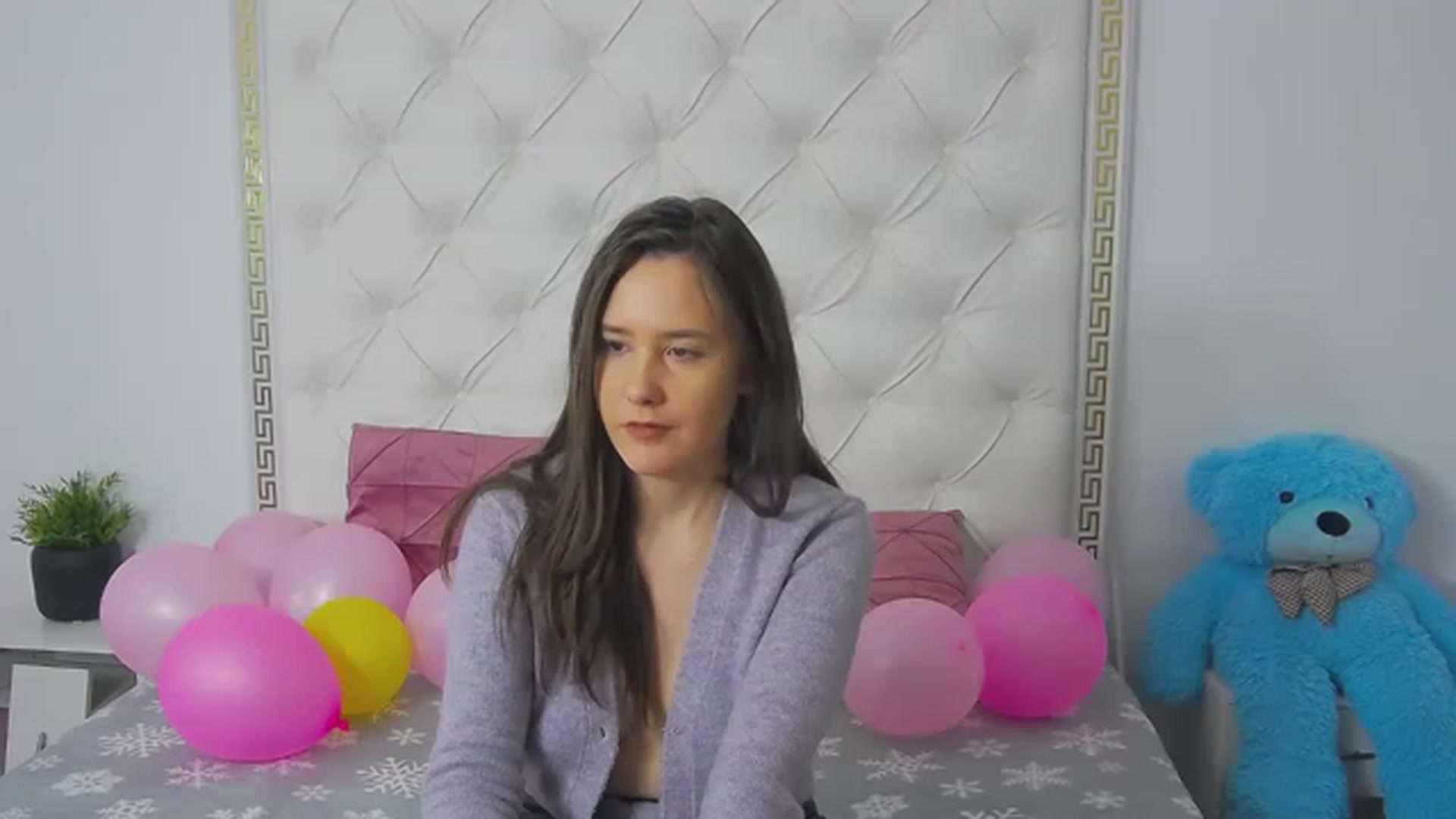 Gallery image thumbnail from Radiance's myfreecams stream on, 03/16/2023, 20:03 image 13 of 20
