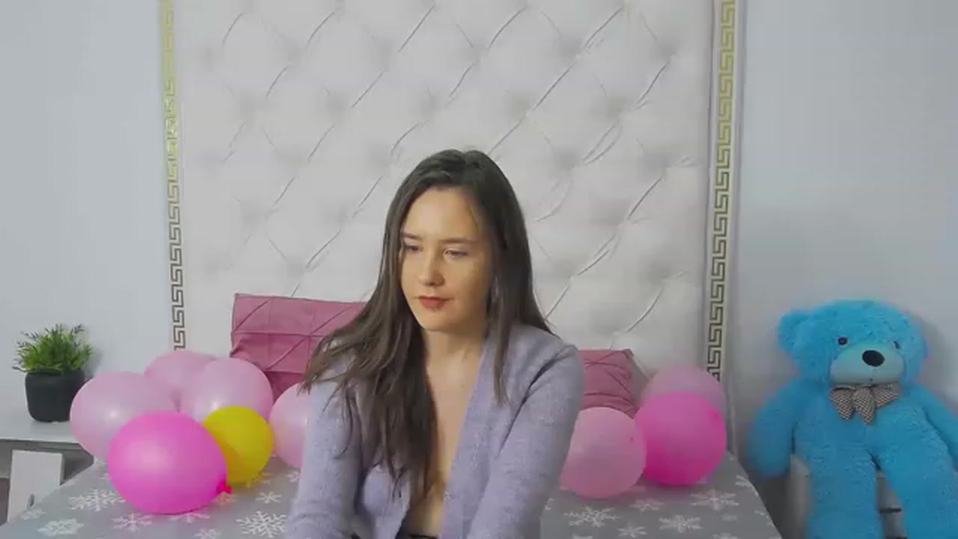 Gallery image thumbnail from Radiance's myfreecams stream on, 03/16/2023, 20:03 image 12 of 20
