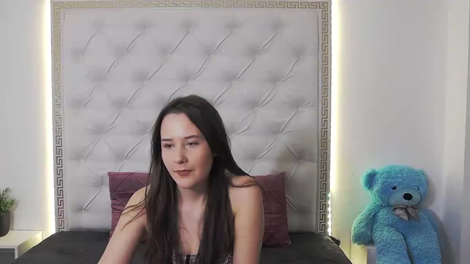 Gallery image thumbnail from Radiance's myfreecams stream on, 03/17/2023, 17:59 image 9 of 20