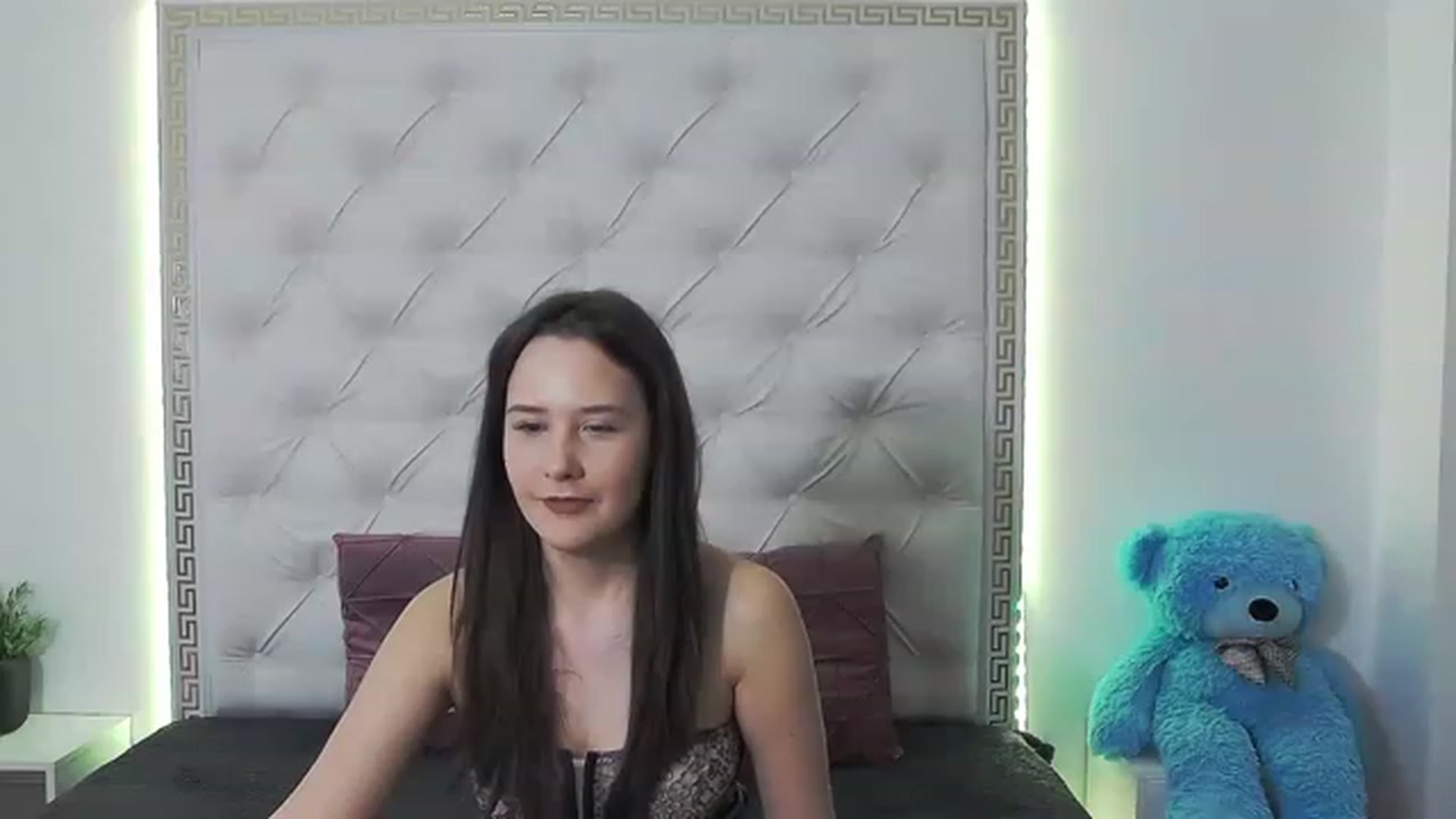 Gallery image thumbnail from Radiance's myfreecams stream on, 03/17/2023, 17:59 image 14 of 20