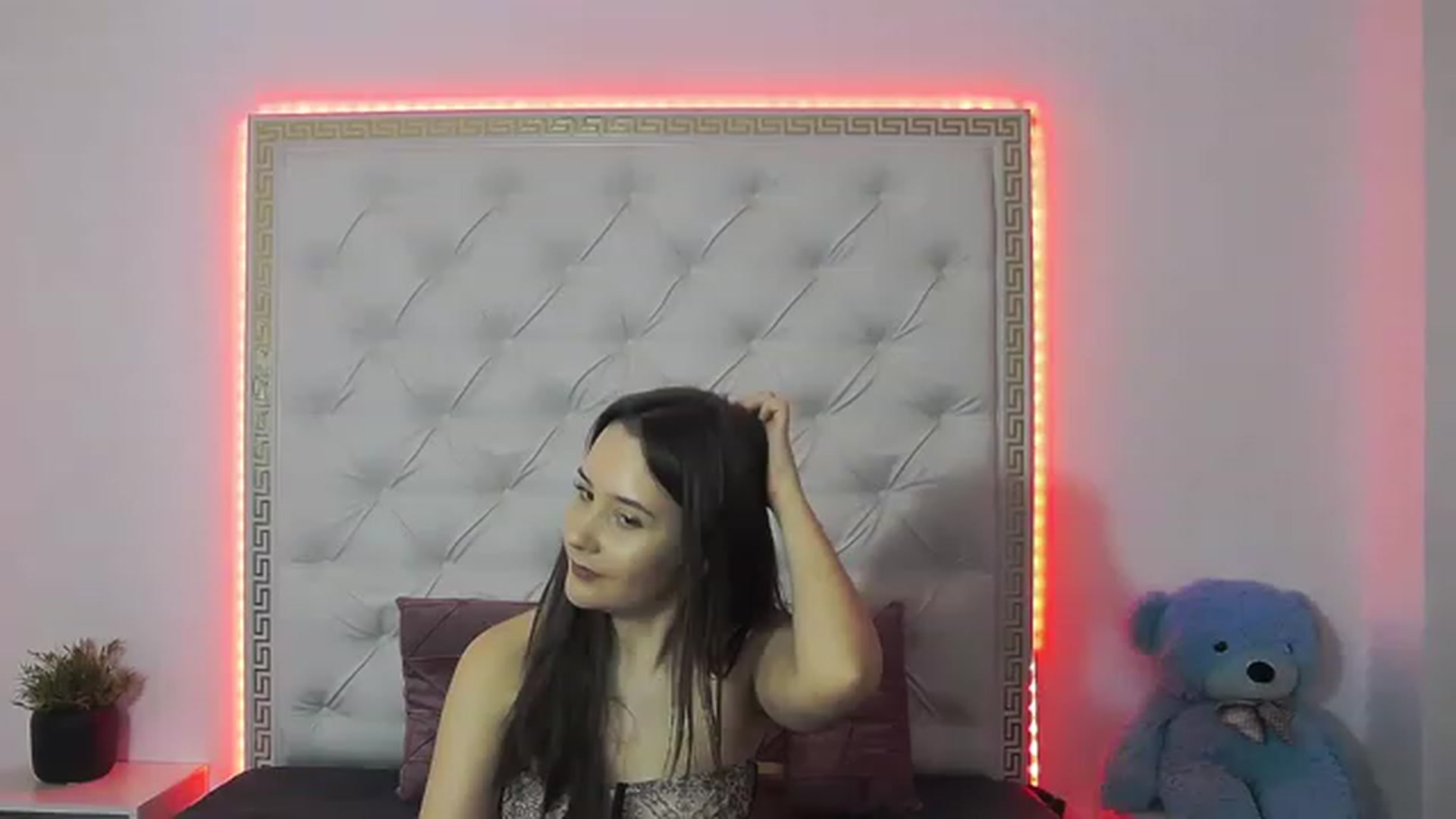 Gallery image thumbnail from Radiance's myfreecams stream on, 03/17/2023, 17:59 image 17 of 20