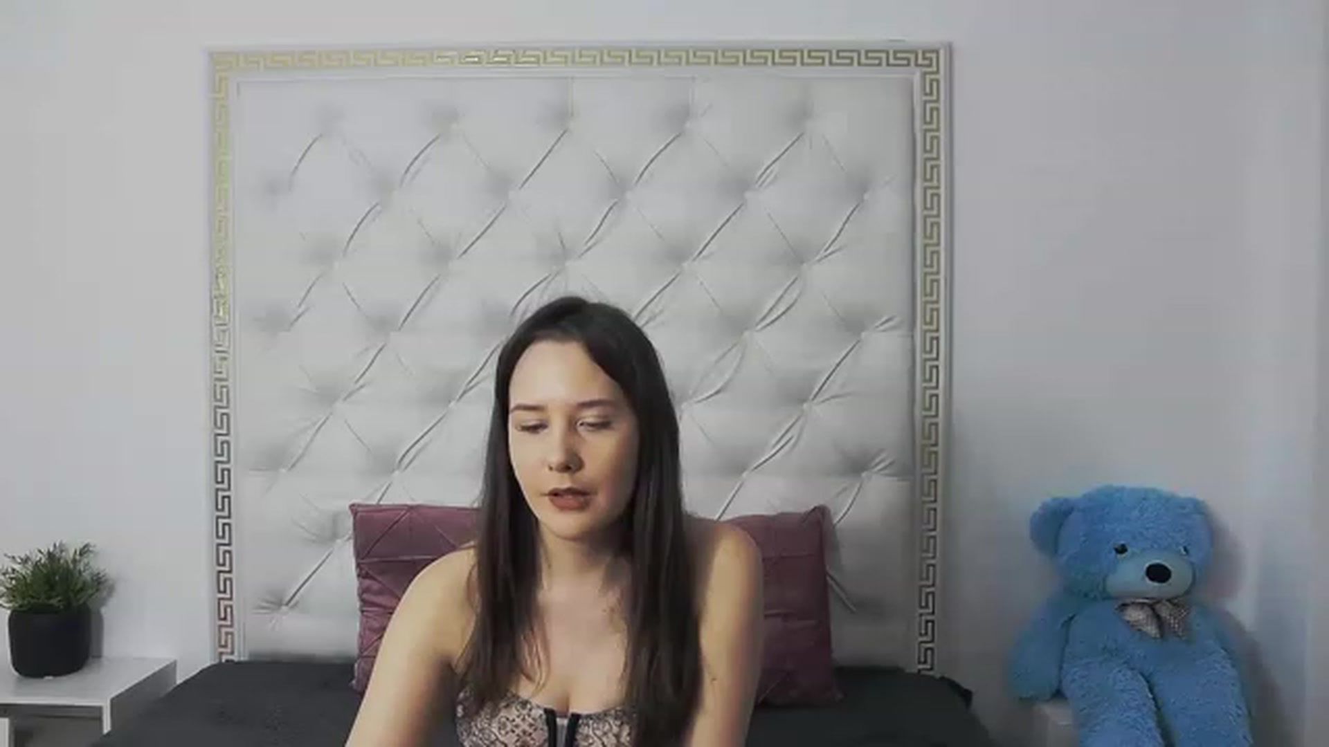 Gallery image thumbnail from Radiance's myfreecams stream on, 03/17/2023, 19:58 image 10 of 20