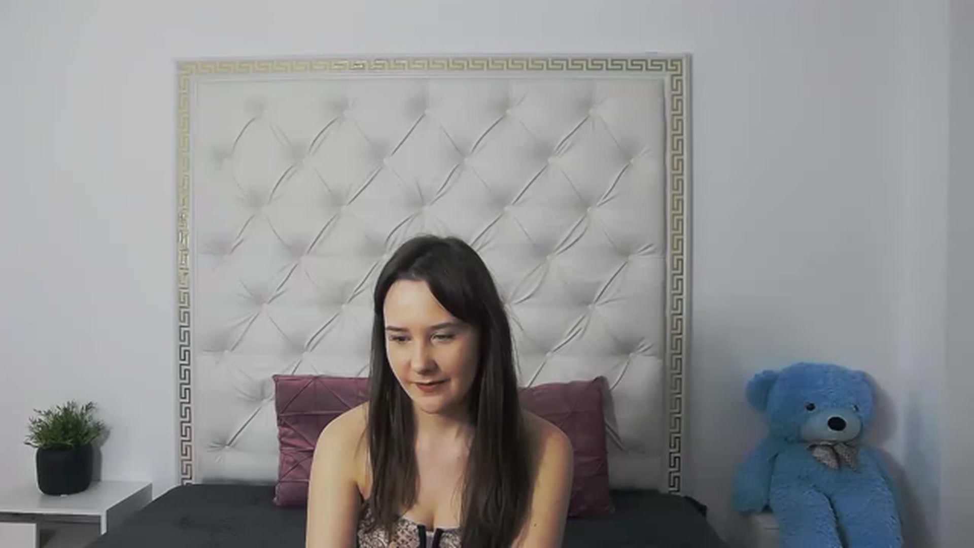 Gallery image thumbnail from Radiance's myfreecams stream on, 03/17/2023, 19:58 image 20 of 20