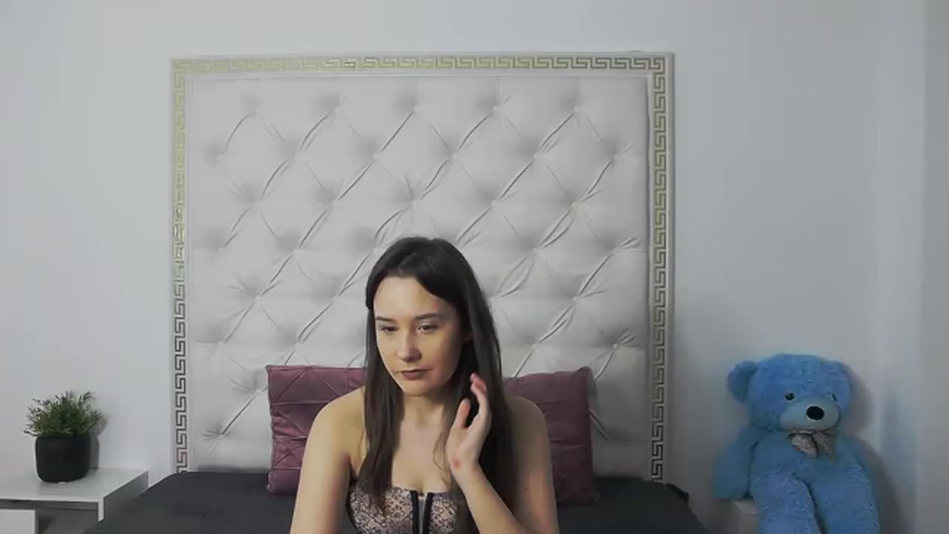Gallery image thumbnail from Radiance's myfreecams stream on, 03/17/2023, 19:58 image 15 of 20