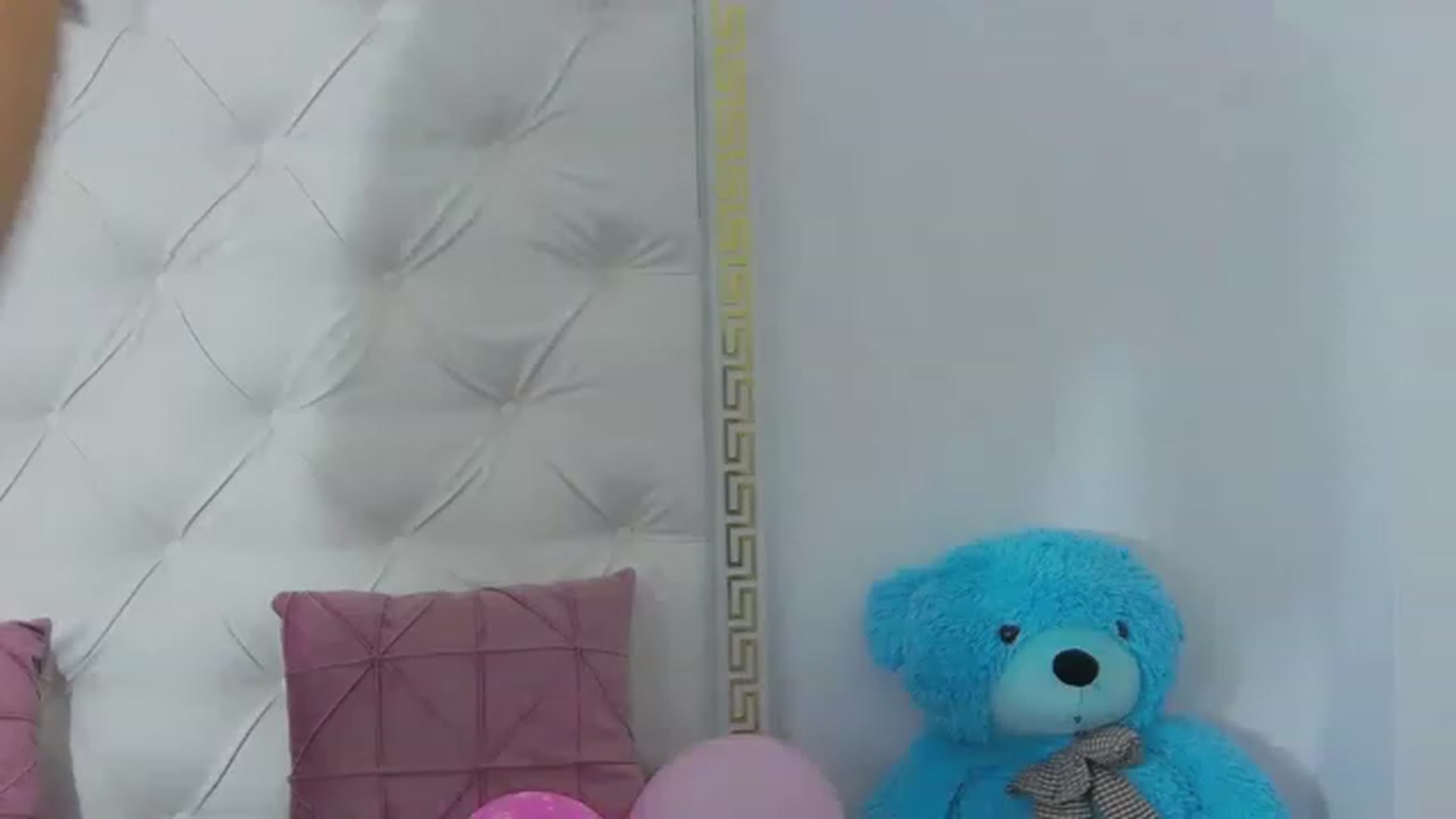 Gallery image thumbnail from Radiance's myfreecams stream on, 03/20/2023, 15:48 image 1 of 20