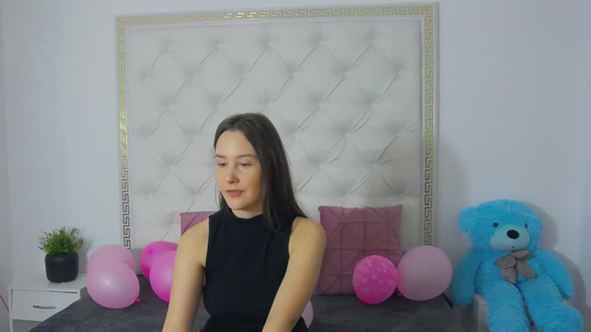 Gallery image thumbnail from Radiance's myfreecams stream on, 03/20/2023, 15:48 image 2 of 20