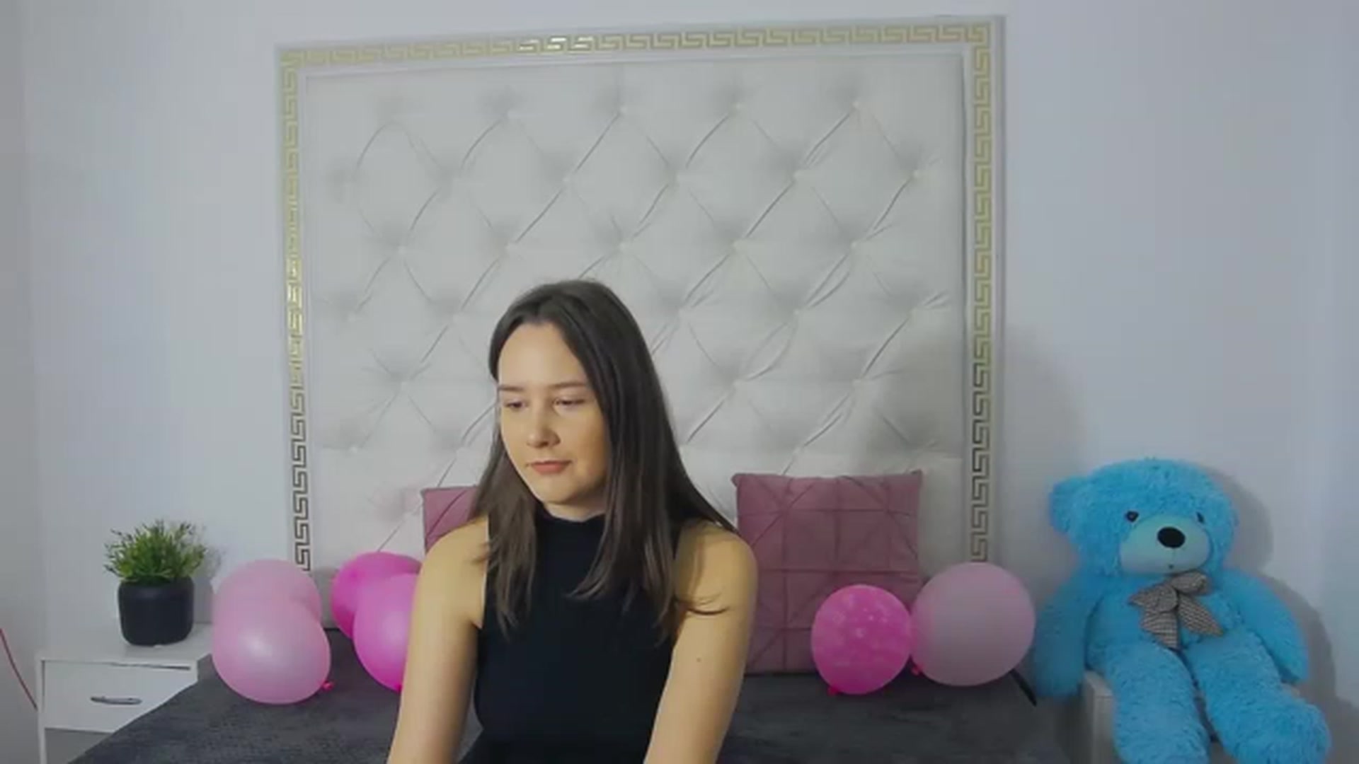 Gallery image thumbnail from Radiance's myfreecams stream on, 03/20/2023, 15:48 image 8 of 20