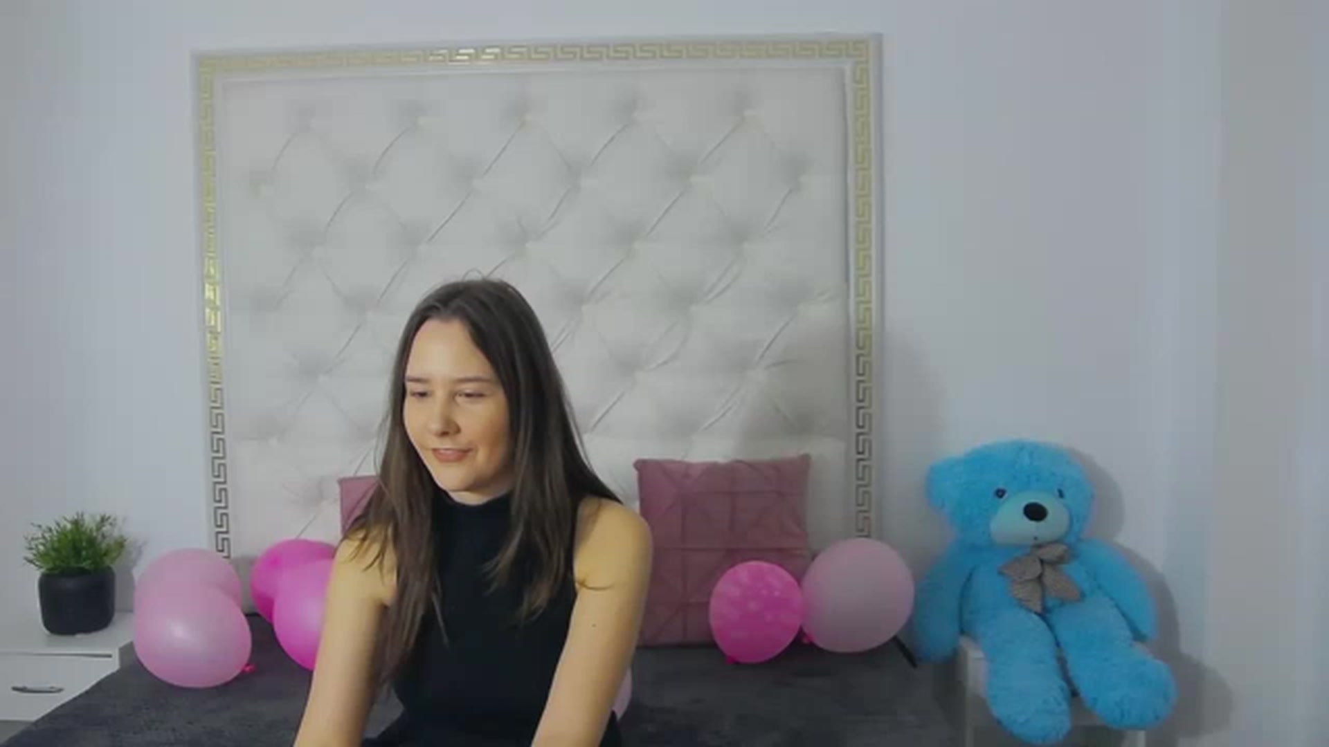 Gallery image thumbnail from Radiance's myfreecams stream on, 03/20/2023, 15:48 image 16 of 20