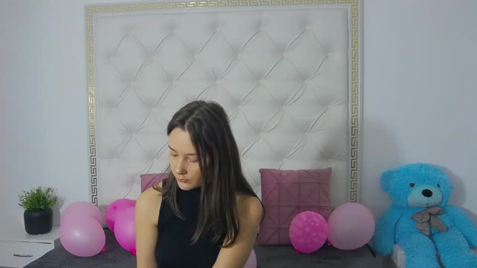 Gallery image thumbnail from Radiance's myfreecams stream on, 03/20/2023, 15:48 image 4 of 20