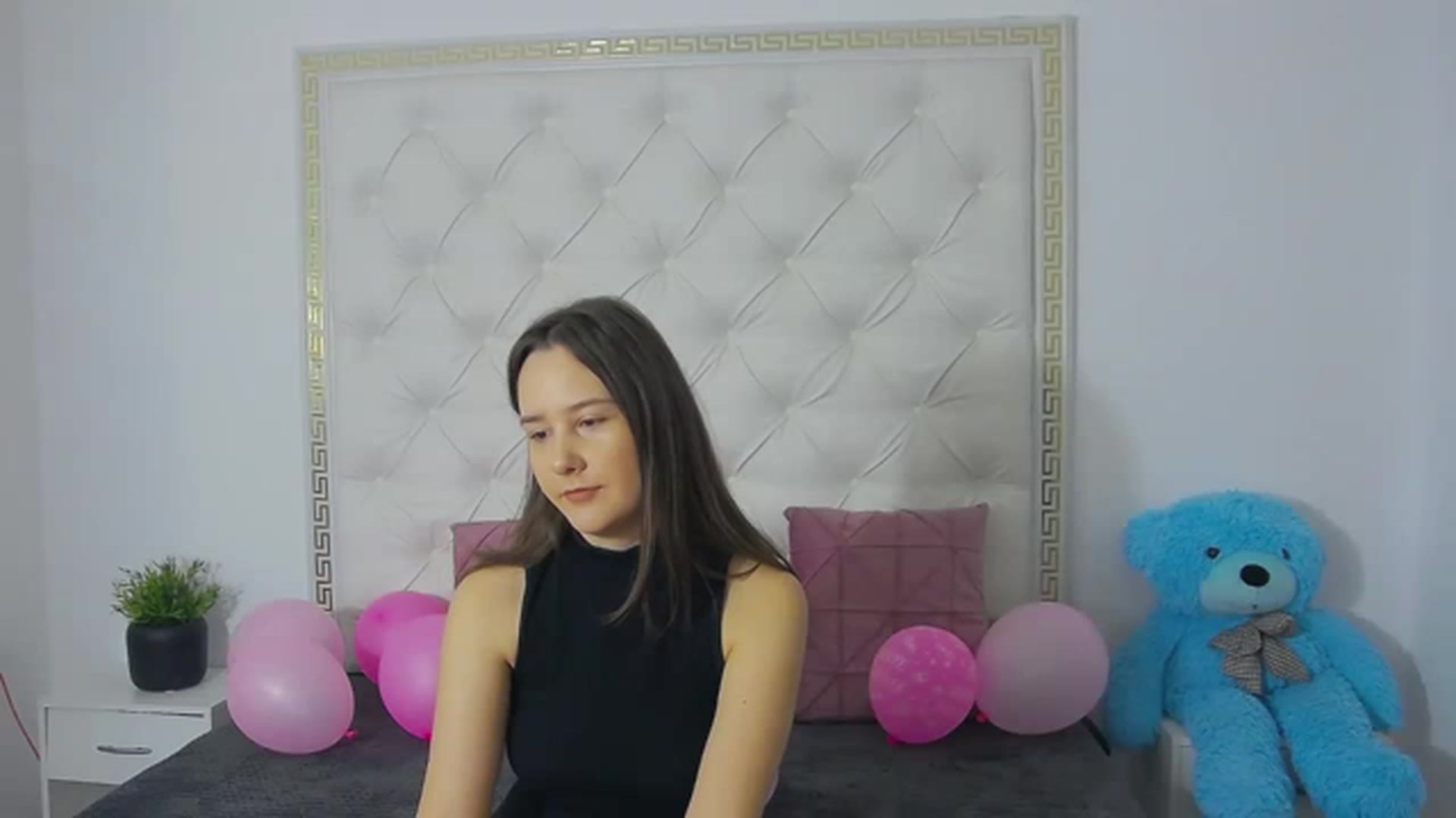 Gallery image thumbnail from Radiance's myfreecams stream on, 03/20/2023, 15:48 image 6 of 20