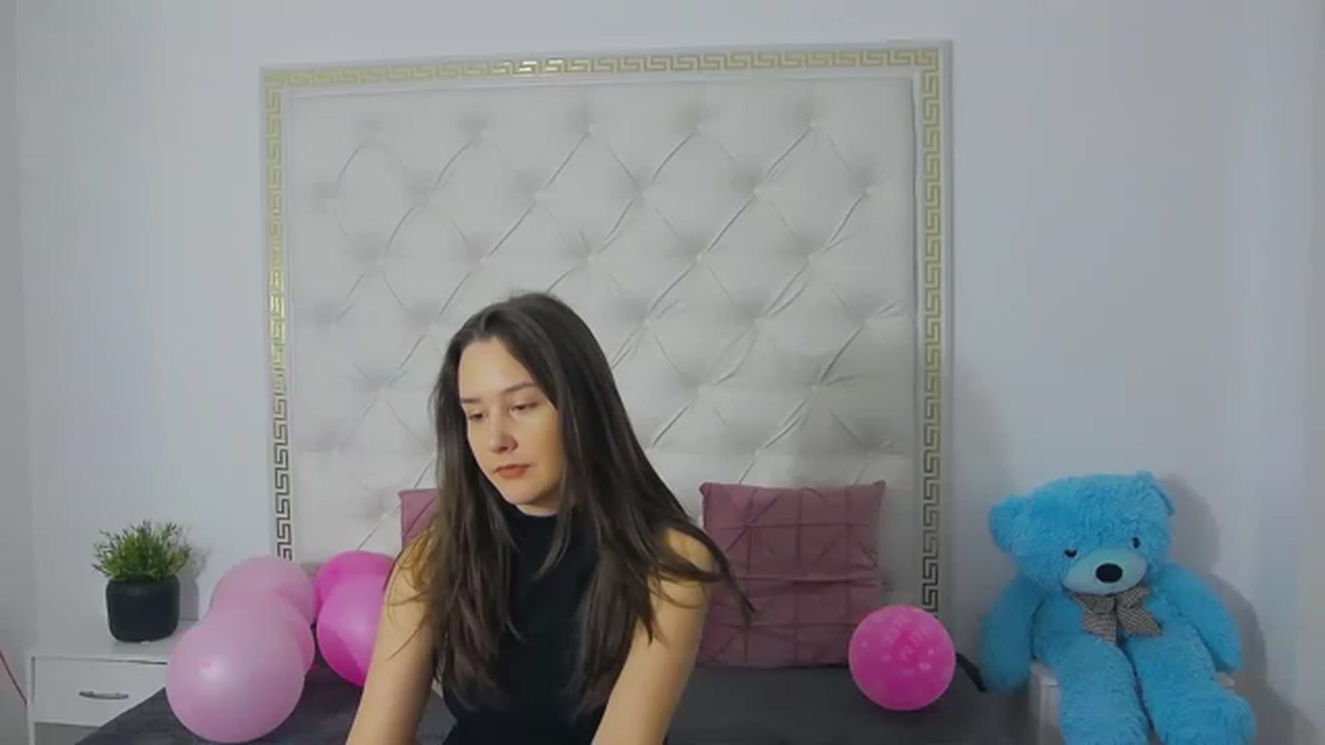 Gallery image thumbnail from Radiance's myfreecams stream on, 03/20/2023, 17:56 image 13 of 20