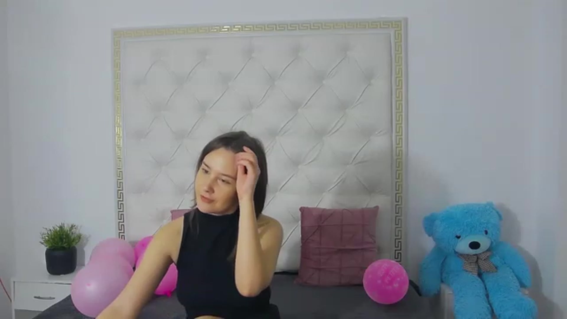 Gallery image thumbnail from Radiance's myfreecams stream on, 03/20/2023, 17:56 image 6 of 20