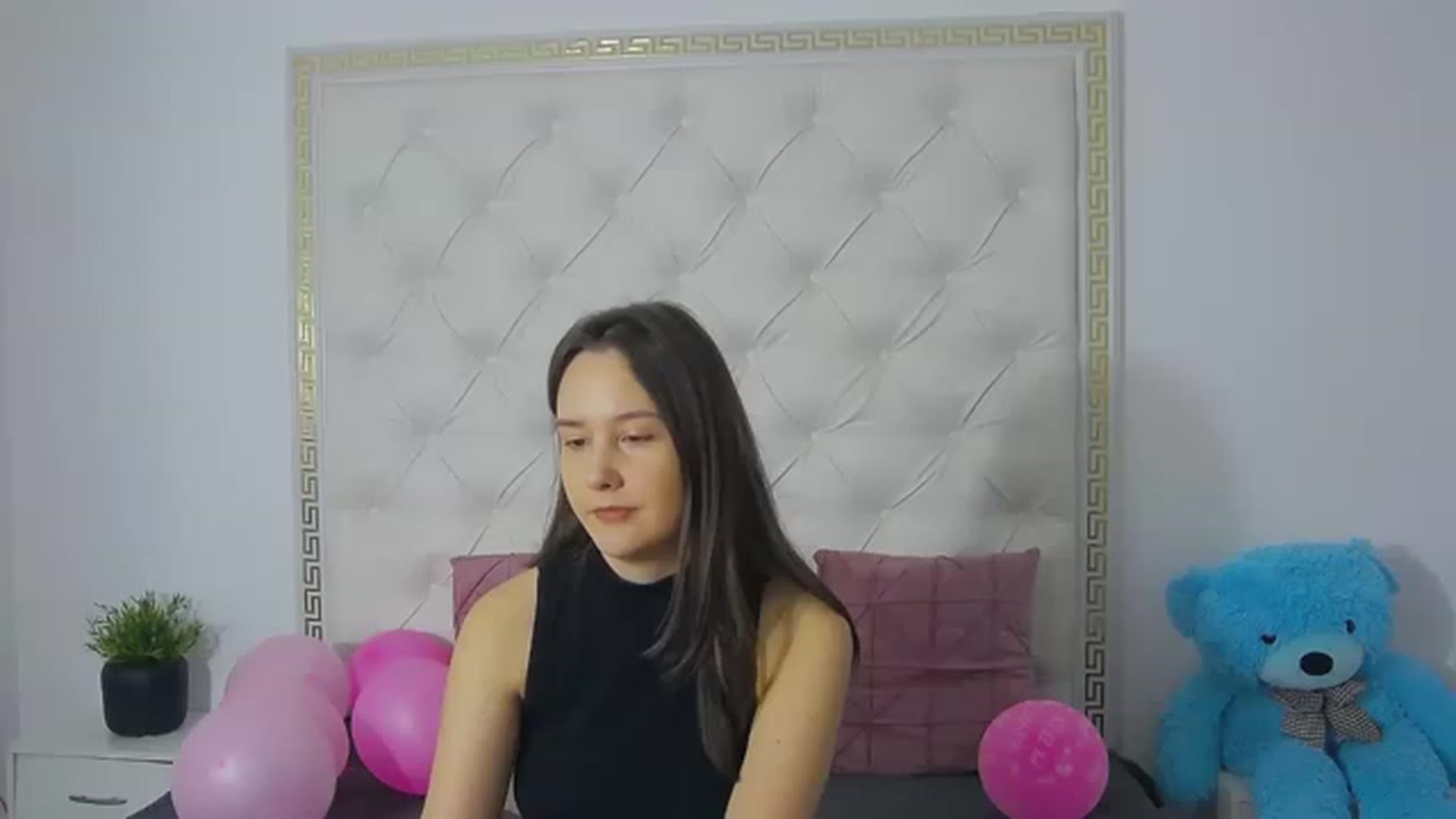 Gallery image thumbnail from Radiance's myfreecams stream on, 03/20/2023, 17:56 image 20 of 20