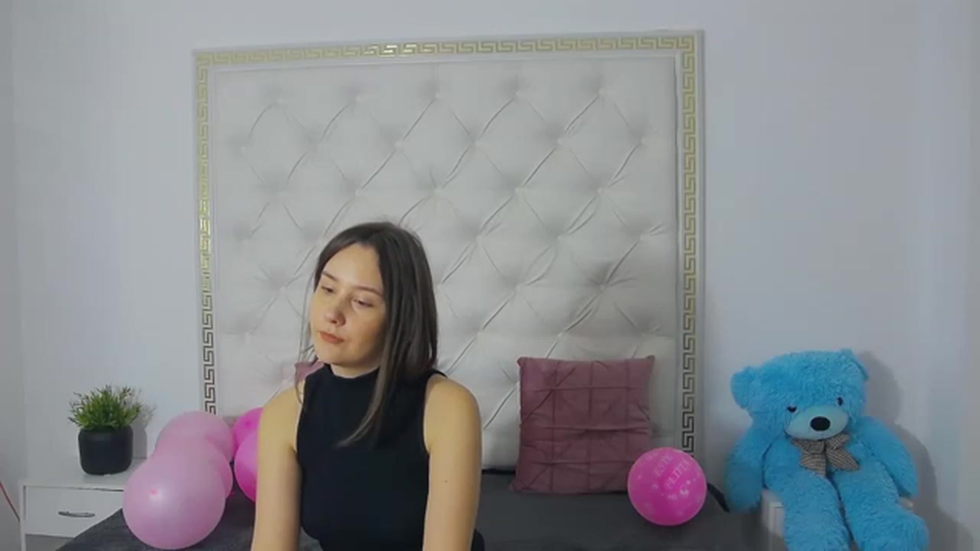 Gallery image thumbnail from Radiance's myfreecams stream on, 03/20/2023, 17:56 image 5 of 20