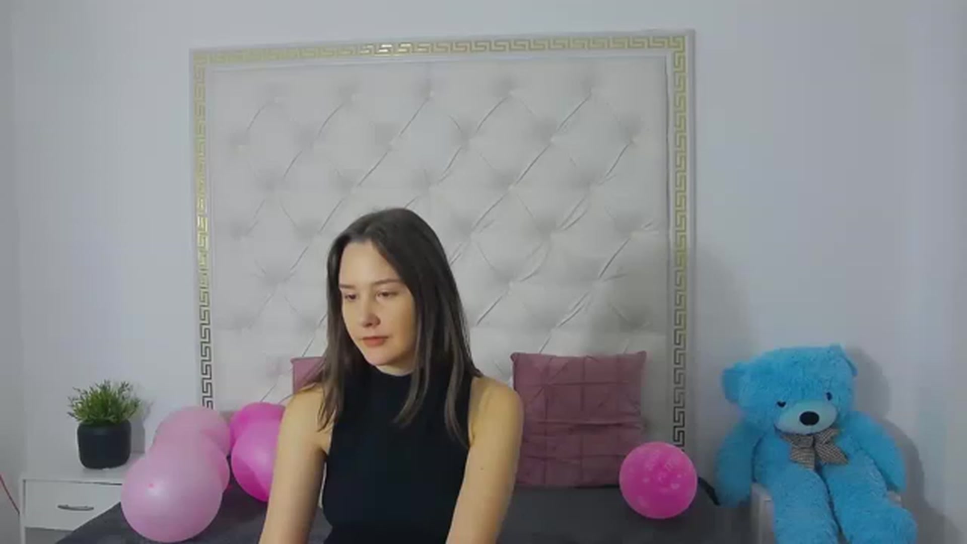 Gallery image thumbnail from Radiance's myfreecams stream on, 03/20/2023, 17:56 image 11 of 20