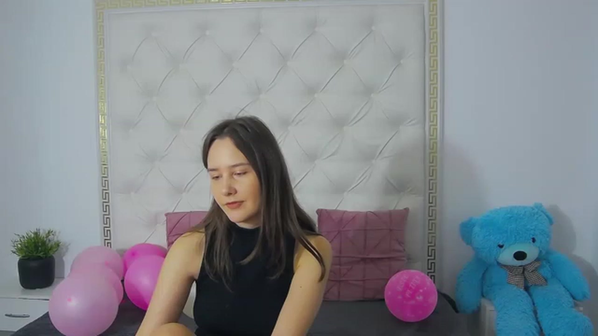 Gallery image thumbnail from Radiance's myfreecams stream on, 03/20/2023, 18:27 image 17 of 20