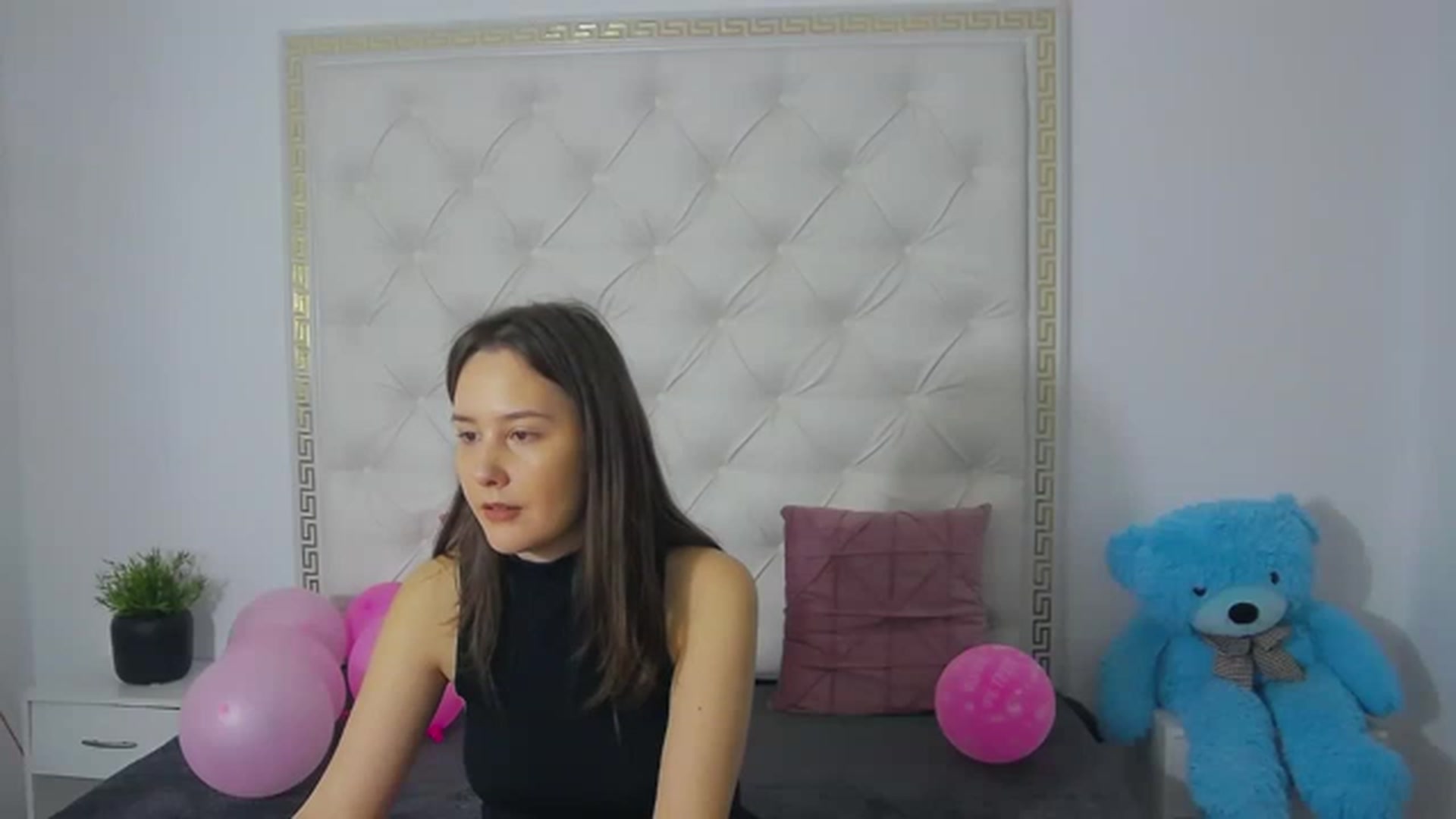 Gallery image thumbnail from Radiance's myfreecams stream on, 03/20/2023, 18:27 image 9 of 20