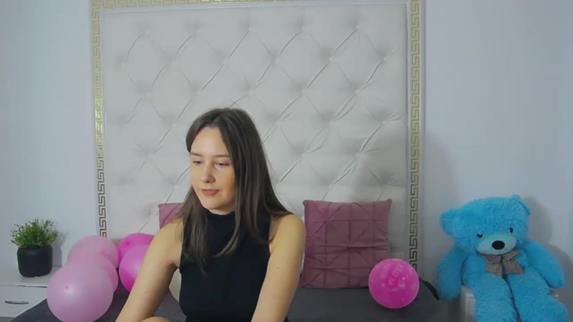 Gallery image thumbnail from Radiance's myfreecams stream on, 03/20/2023, 18:27 image 16 of 20