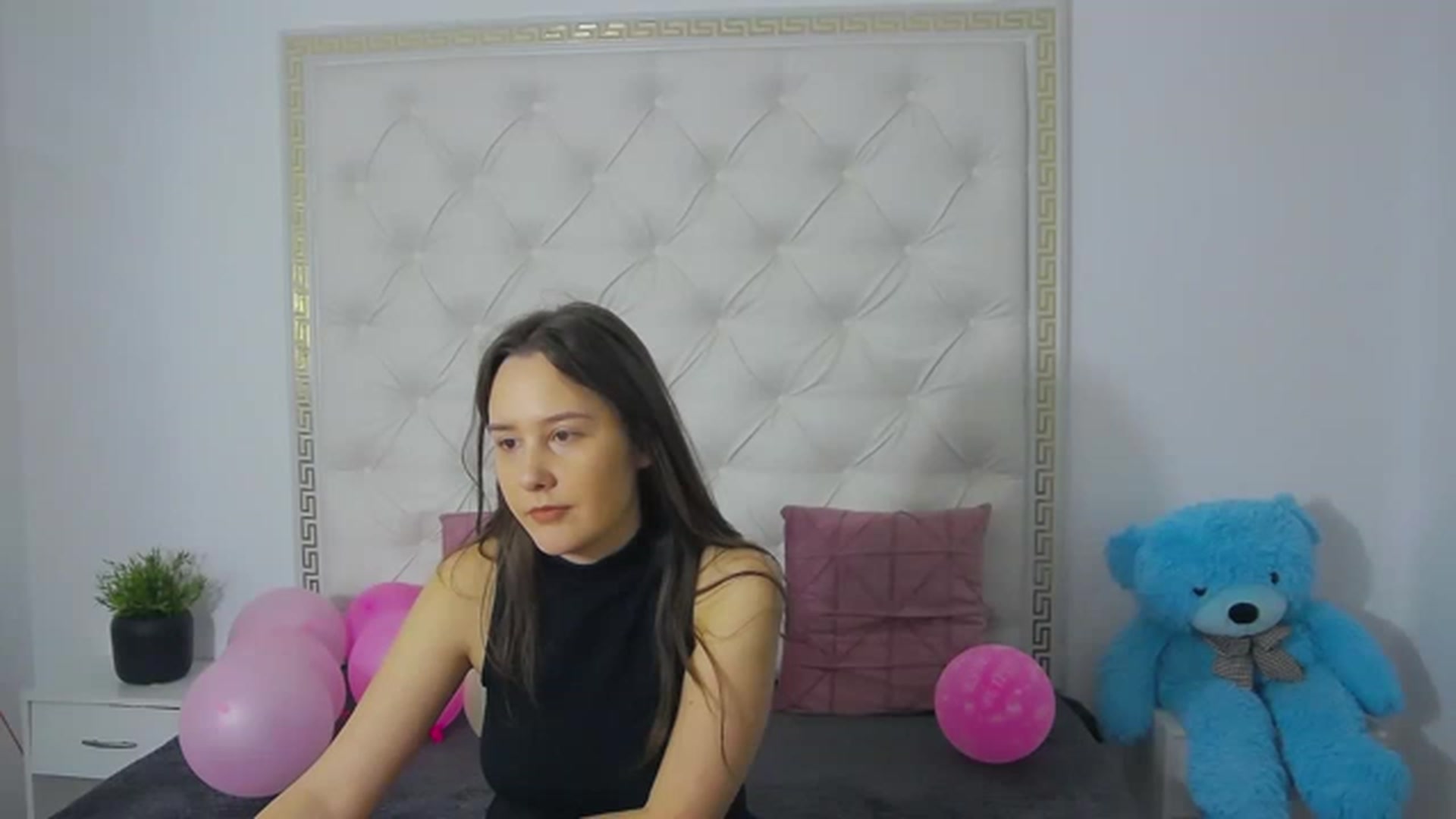 Gallery image thumbnail from Radiance's myfreecams stream on, 03/20/2023, 18:27 image 13 of 20