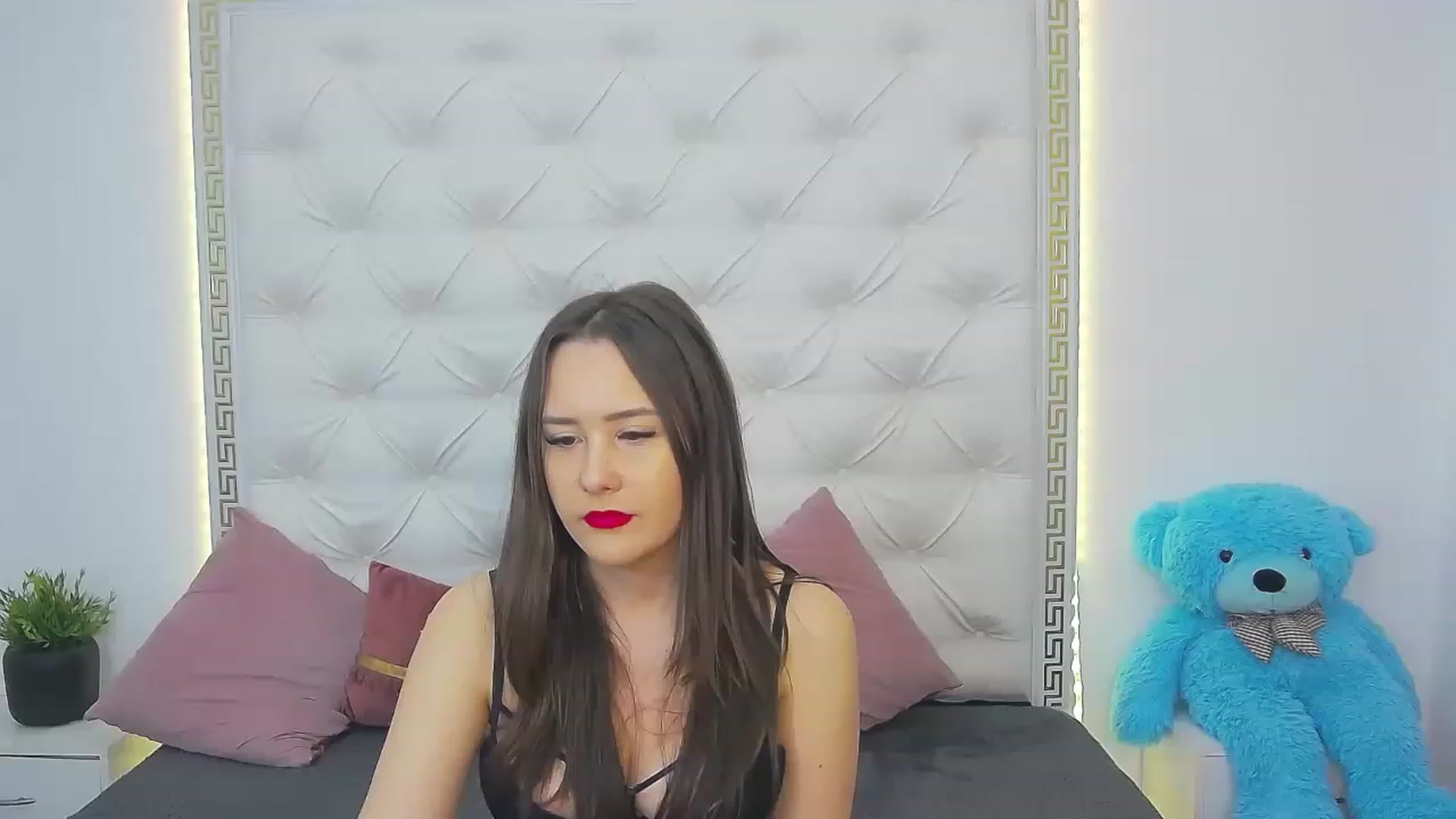 Gallery image thumbnail from Radiance's myfreecams stream on, 03/30/2023, 16:35 image 1 of 20