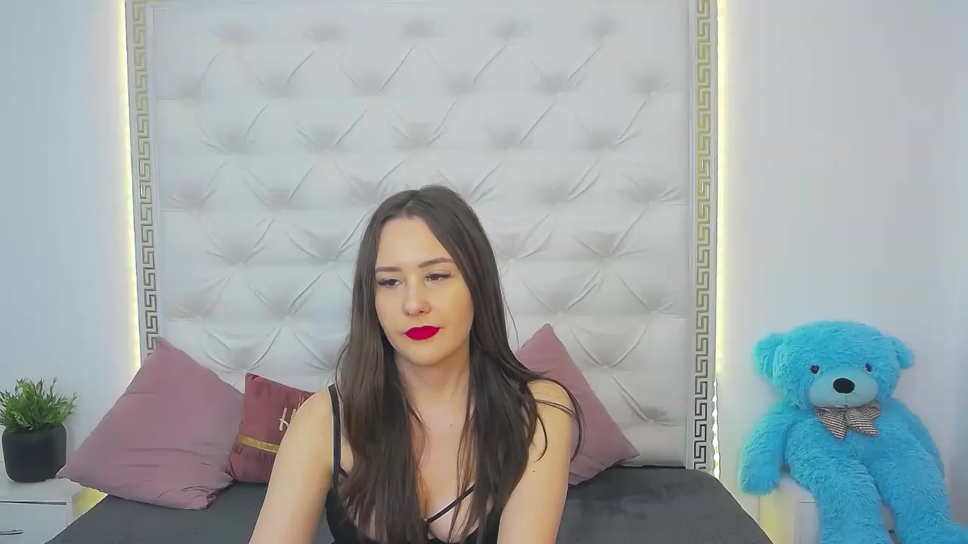 Gallery image thumbnail from Radiance's myfreecams stream on, 03/30/2023, 16:35 image 19 of 20