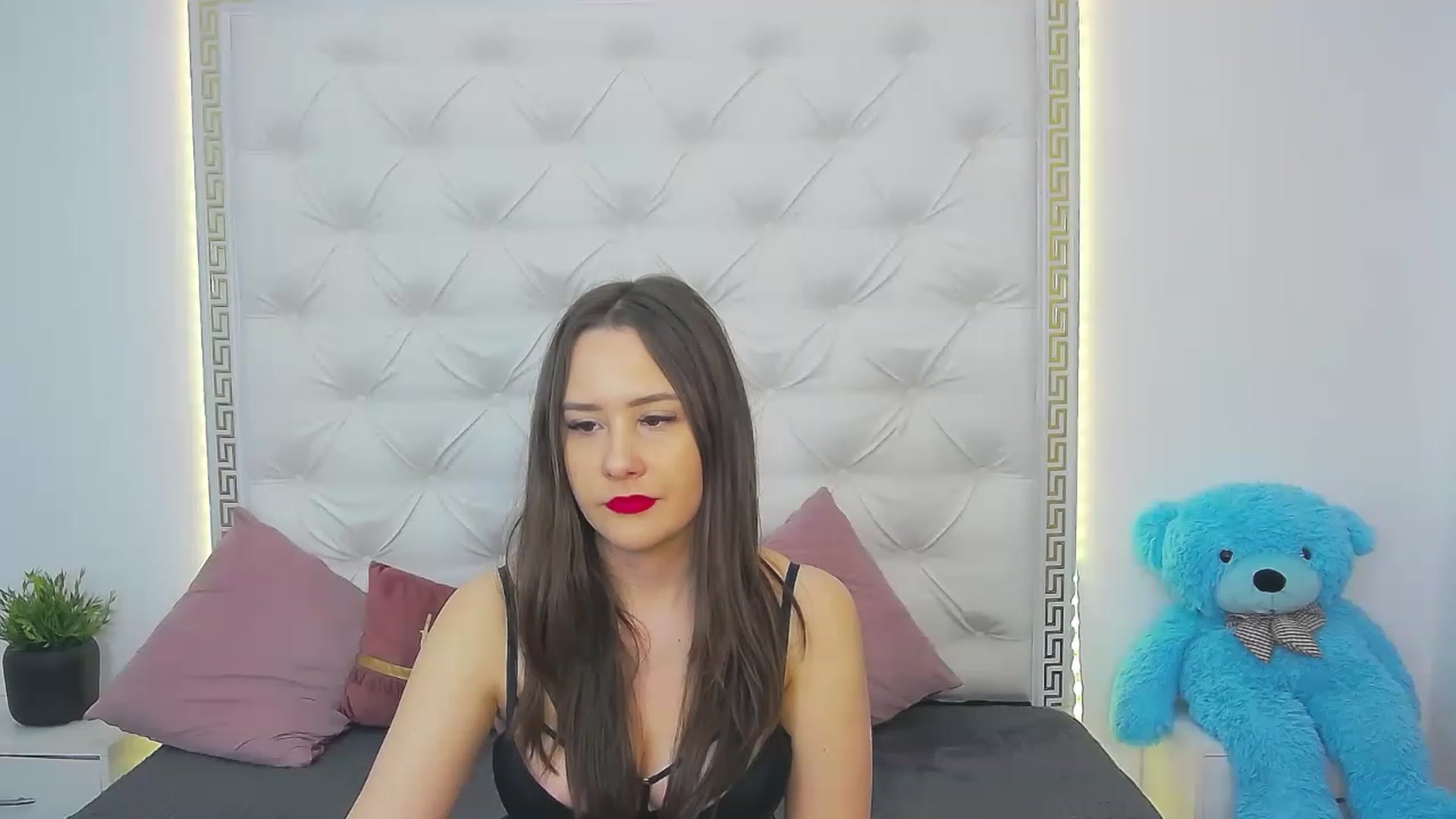 Gallery image thumbnail from Radiance's myfreecams stream on, 03/30/2023, 16:35 image 13 of 20