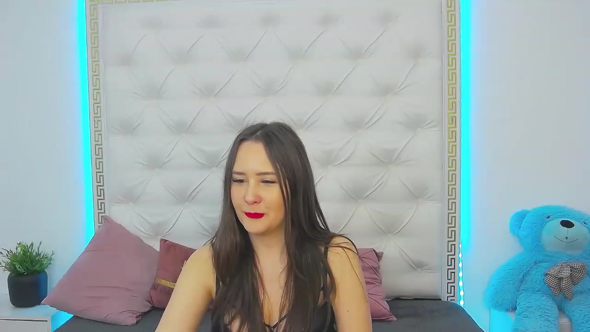 Gallery image thumbnail from Radiance's myfreecams stream on, 03/30/2023, 18:10 image 10 of 20