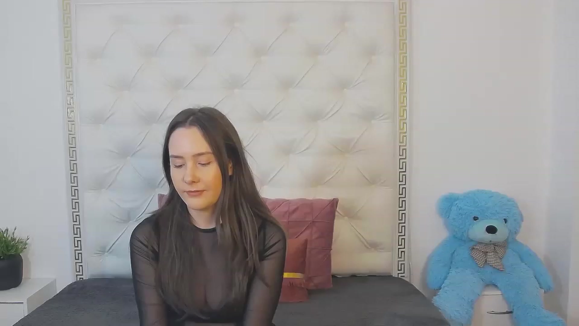 Gallery image thumbnail from Radiance's myfreecams stream on, 04/07/2023, 16:37 image 9 of 20