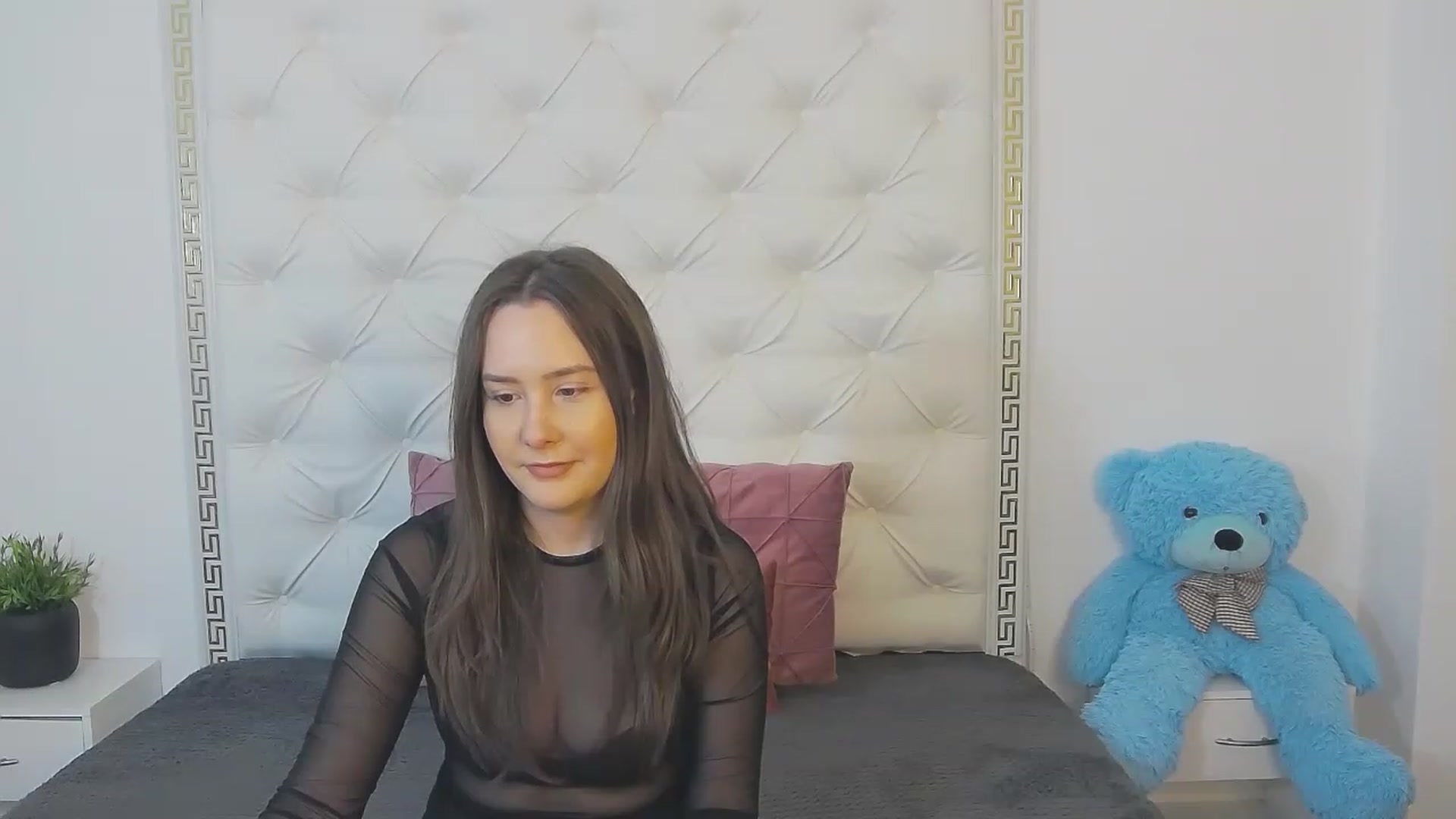 Gallery image thumbnail from Radiance's myfreecams stream on, 04/07/2023, 16:37 image 6 of 20