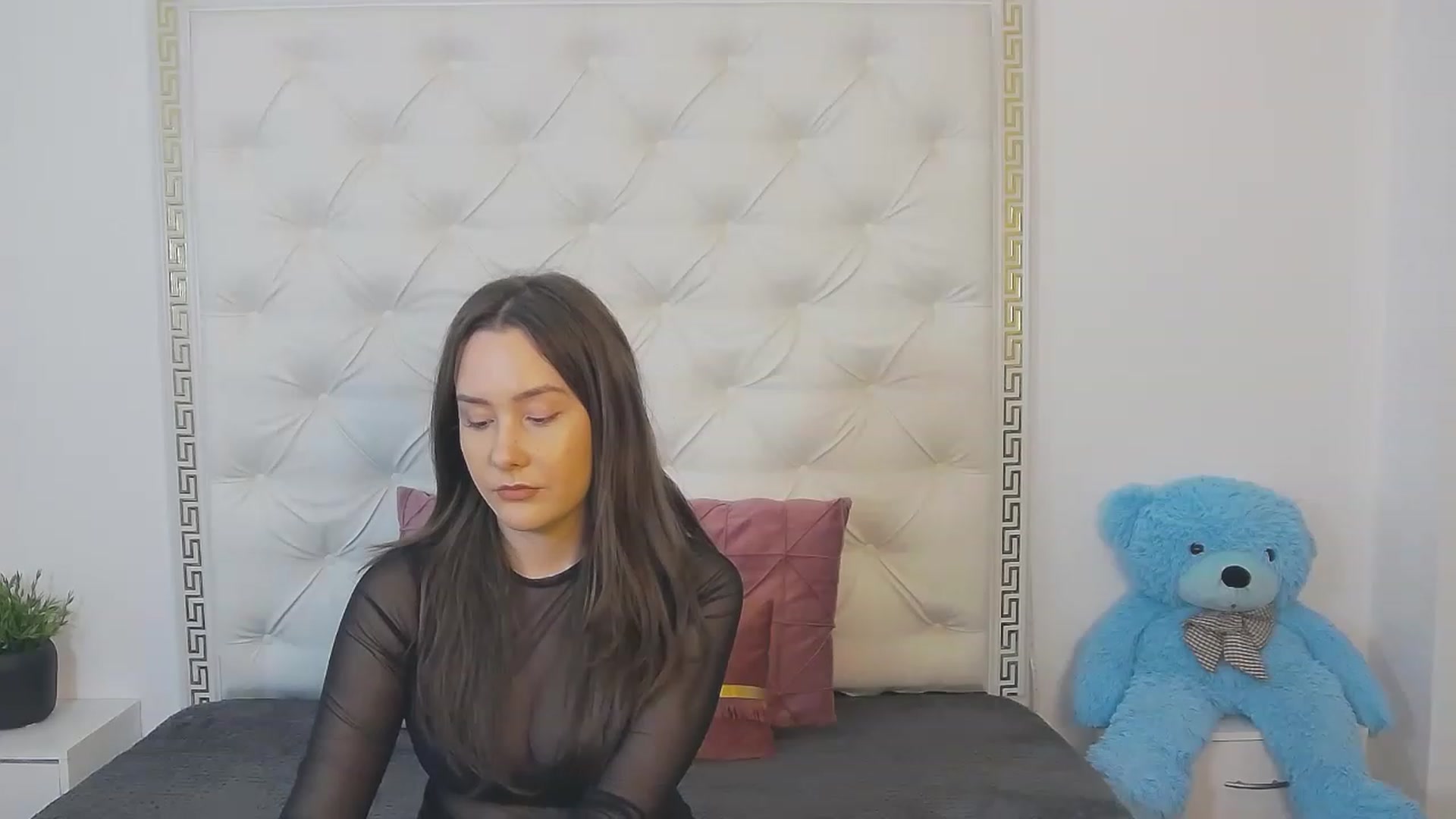 Gallery image thumbnail from Radiance's myfreecams stream on, 04/07/2023, 16:37 image 10 of 20