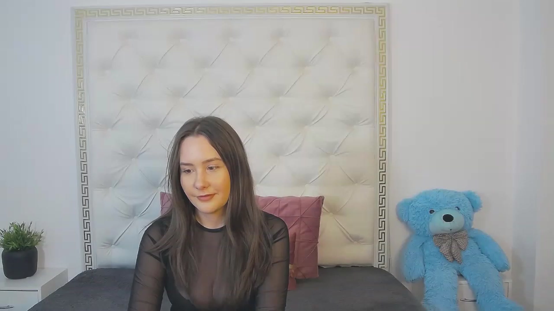 Gallery image thumbnail from Radiance's myfreecams stream on, 04/07/2023, 17:47 image 15 of 20