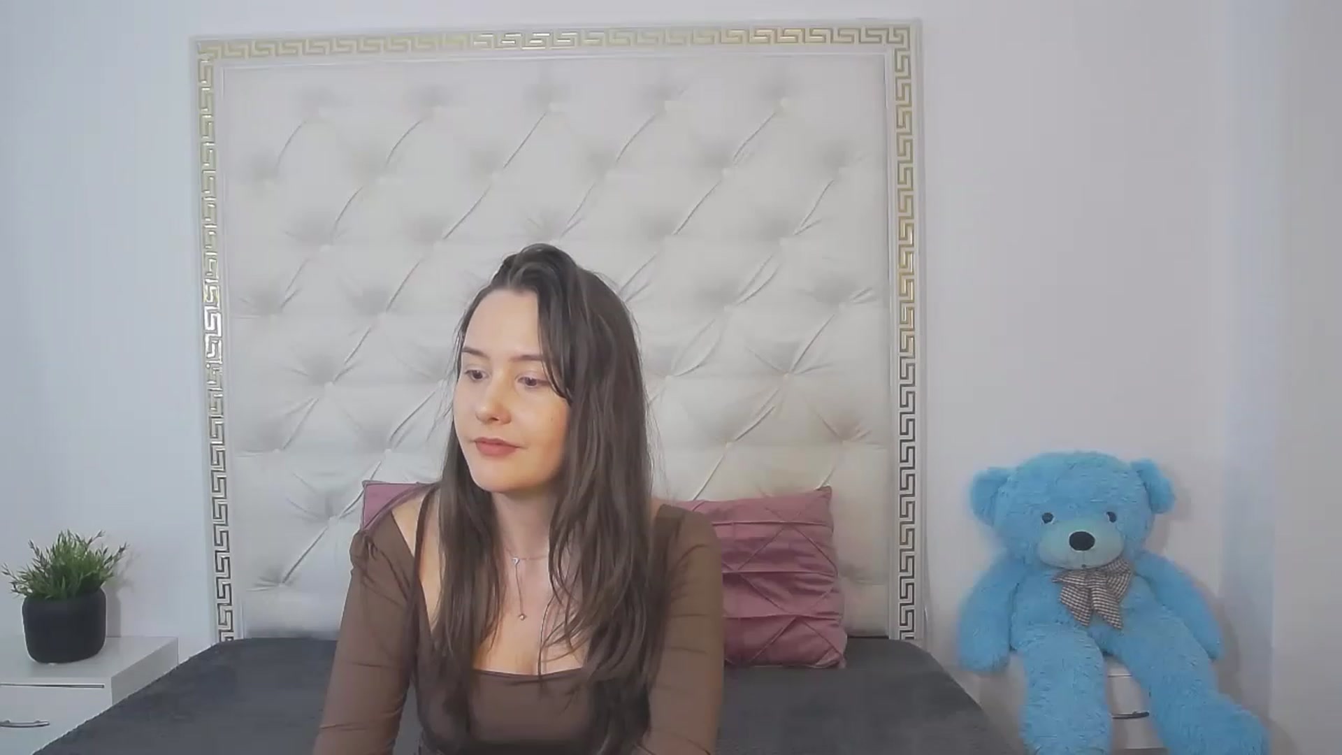 Gallery image thumbnail from Radiance's myfreecams stream on, 04/17/2023, 14:48 image 10 of 20