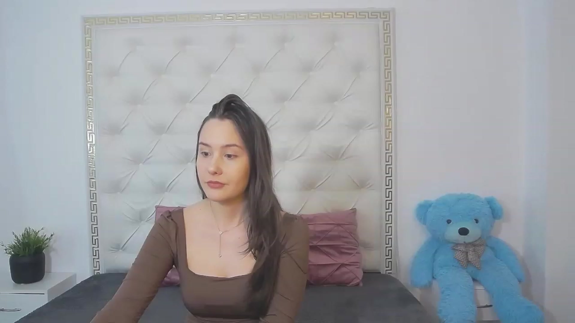 Gallery image thumbnail from Radiance's myfreecams stream on, 04/17/2023, 14:48 image 3 of 20