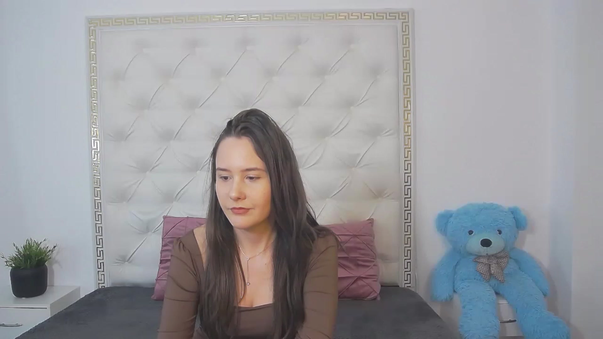 Gallery image thumbnail from Radiance's myfreecams stream on, 04/17/2023, 14:48 image 8 of 20