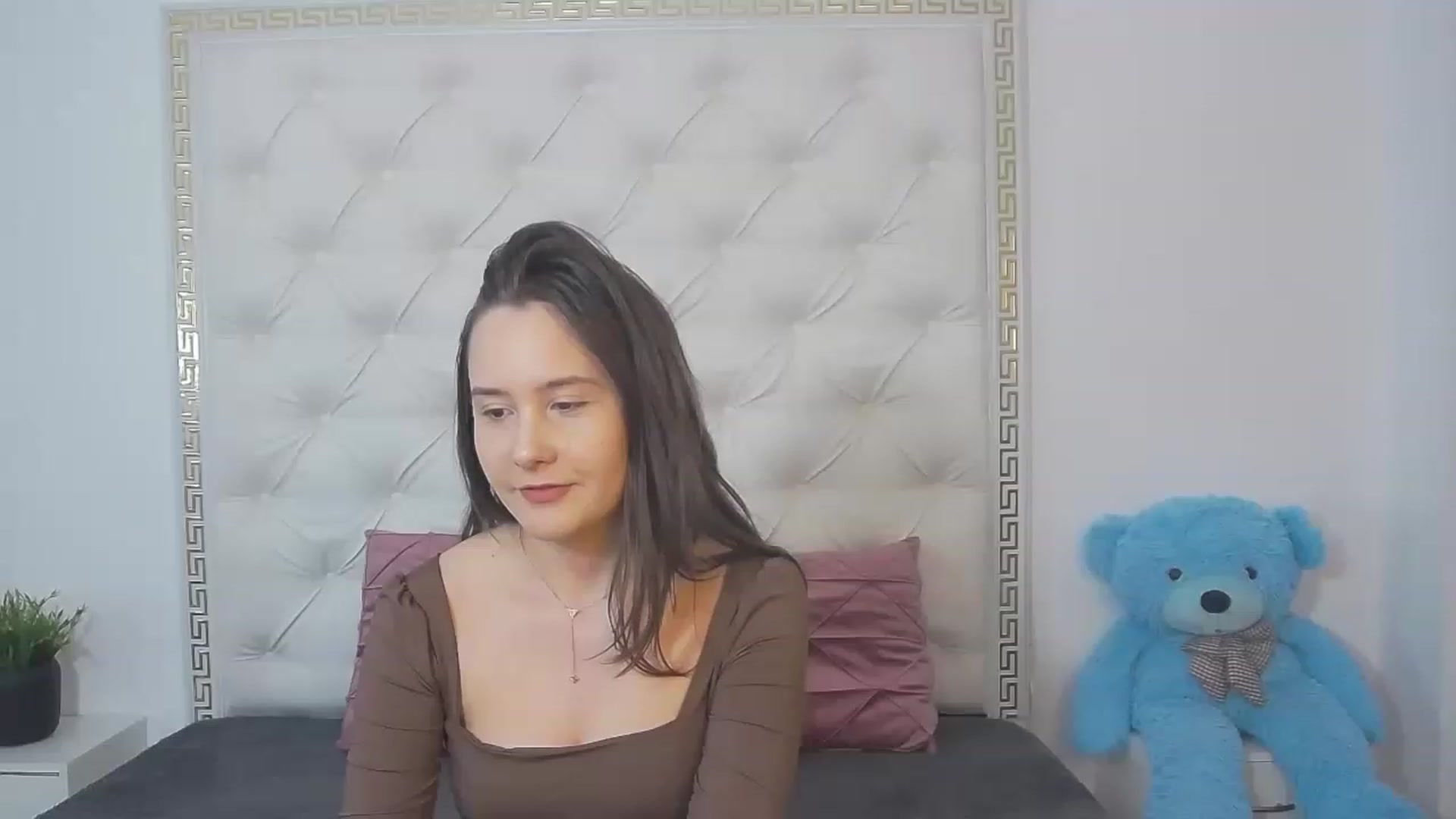 Gallery image thumbnail from Radiance's myfreecams stream on, 04/17/2023, 14:48 image 2 of 20