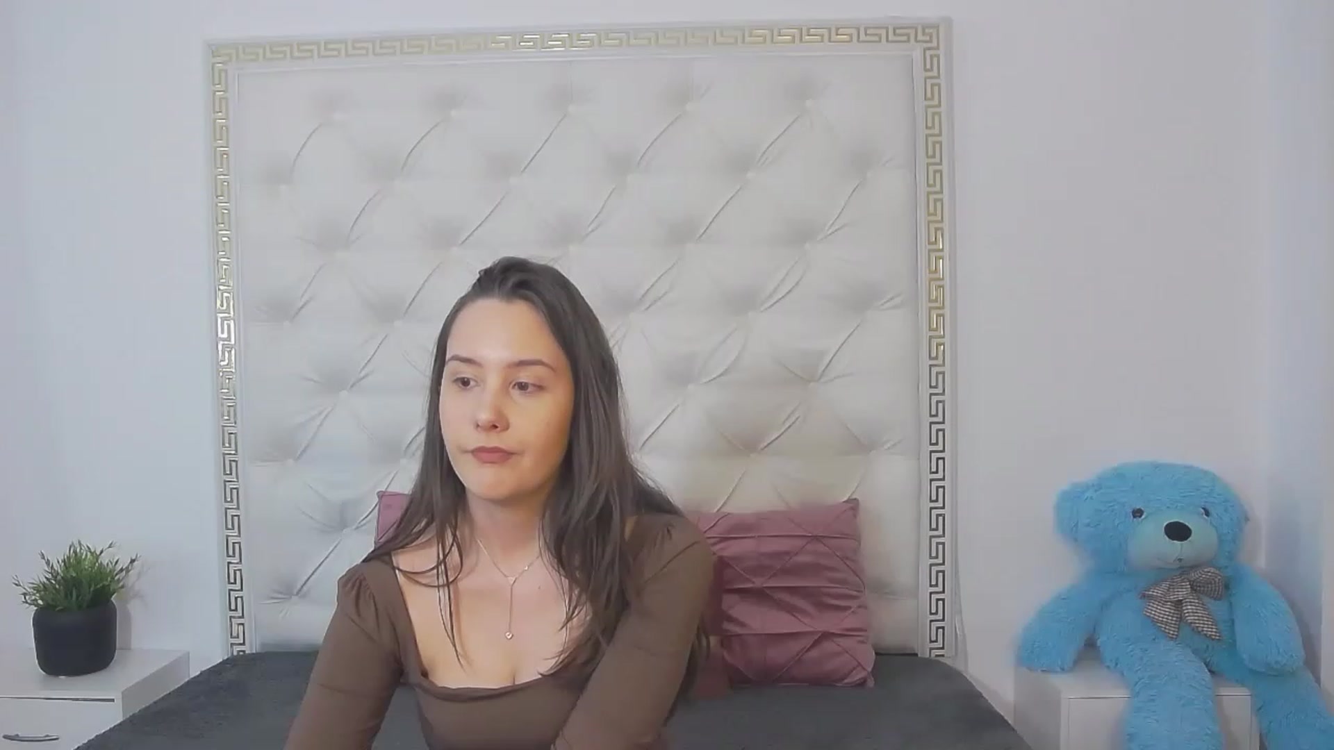 Gallery image thumbnail from Radiance's myfreecams stream on, 04/17/2023, 14:48 image 18 of 20
