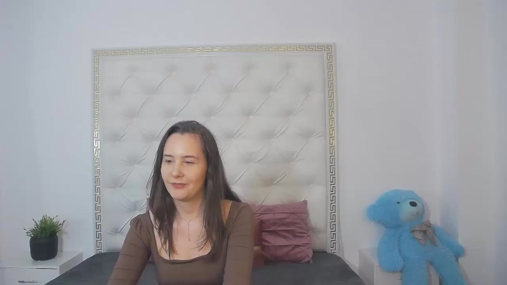 Gallery image thumbnail from Radiance's myfreecams stream on, 04/17/2023, 15:46 image 1 of 20