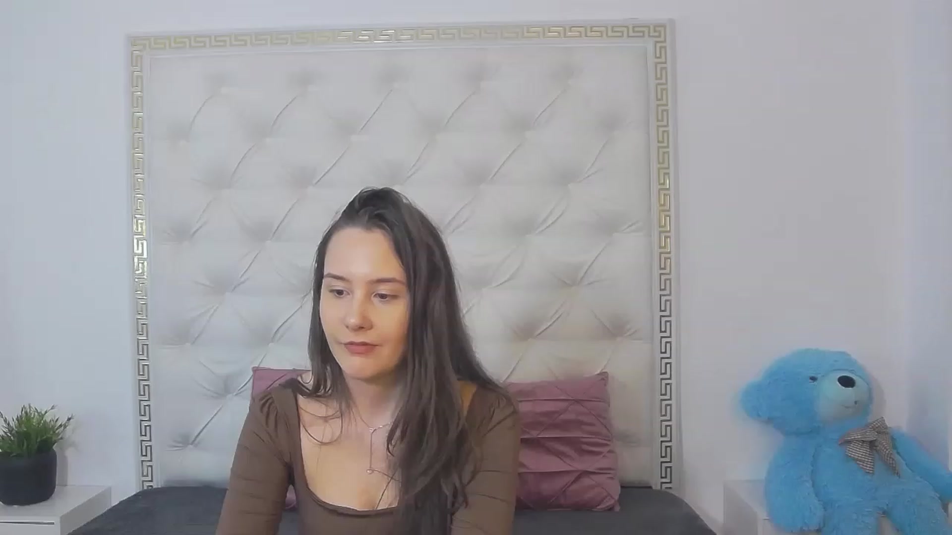 Gallery image thumbnail from Radiance's myfreecams stream on, 04/17/2023, 15:46 image 7 of 20