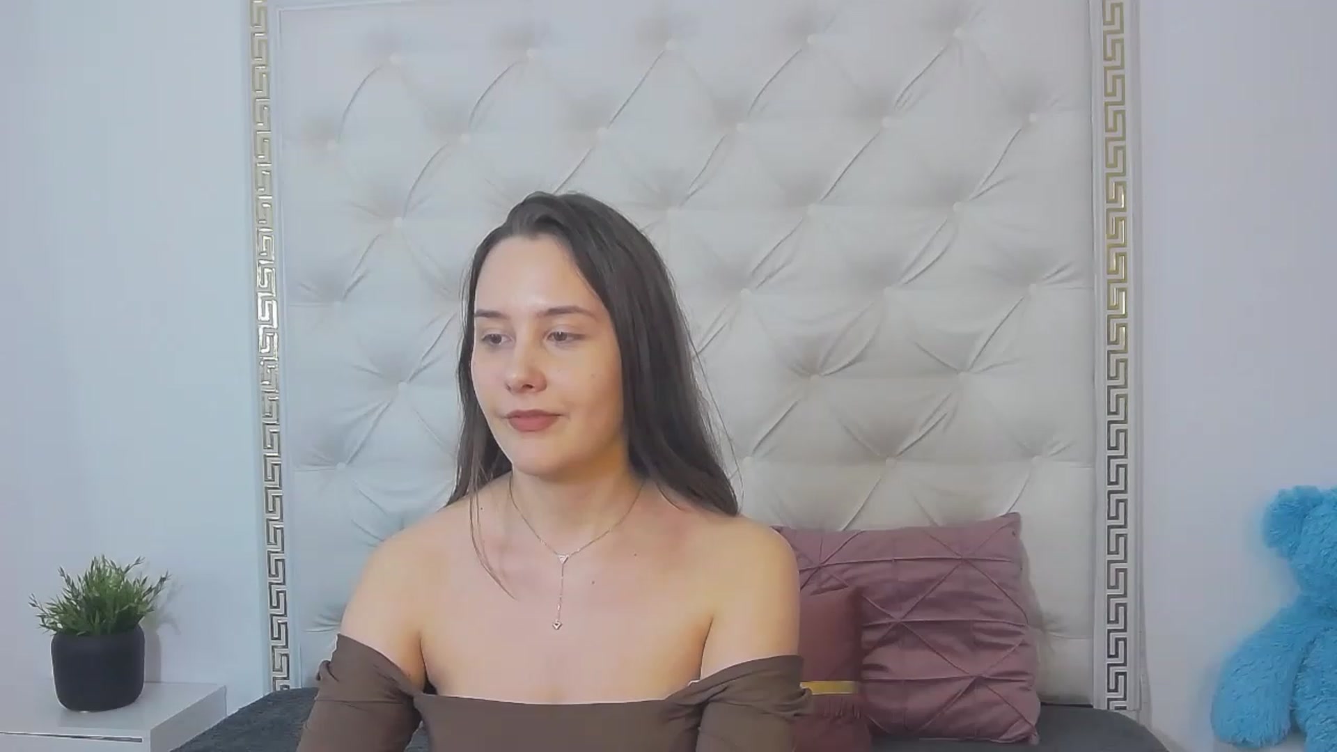 Gallery image thumbnail from Radiance's myfreecams stream on, 04/17/2023, 20:09 image 17 of 20