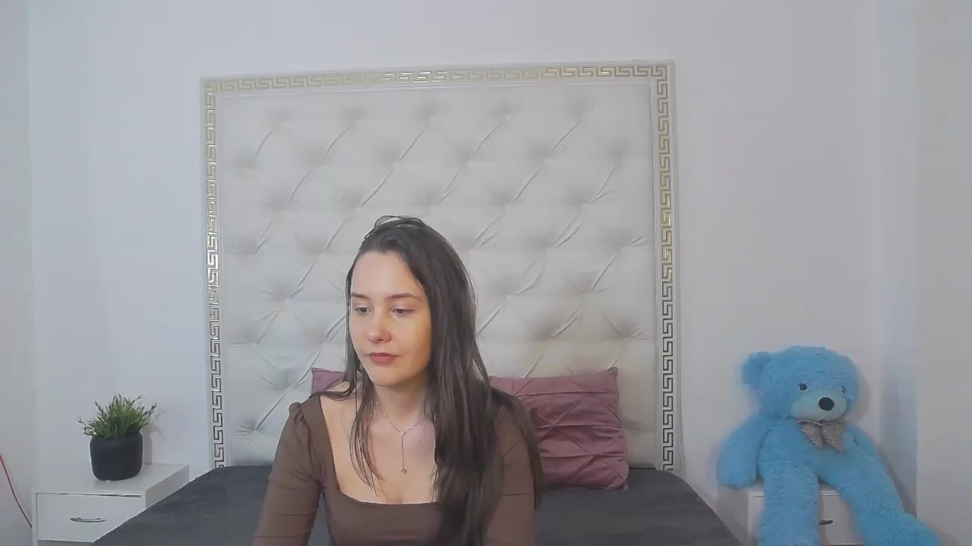 Gallery image thumbnail from Radiance's myfreecams stream on, 04/17/2023, 20:09 image 10 of 20