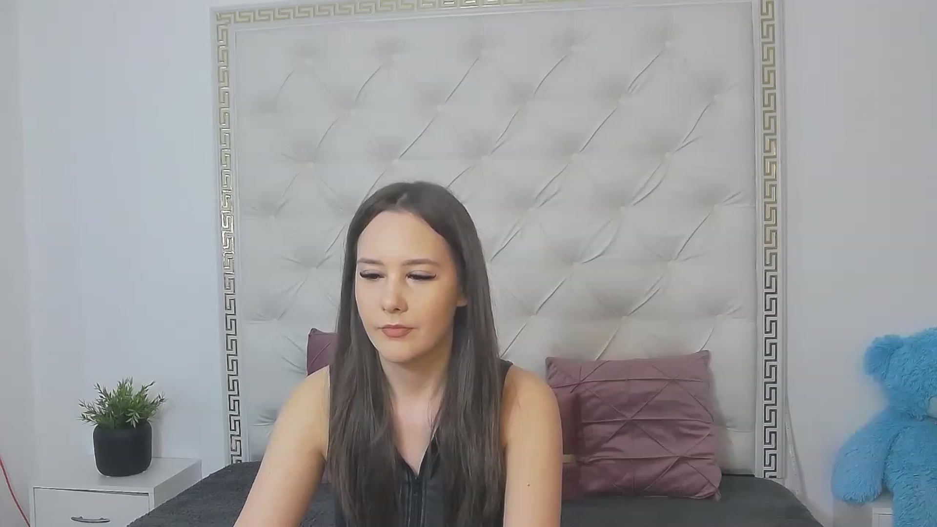 Gallery image thumbnail from Radiance's myfreecams stream on, 04/18/2023, 12:36 image 9 of 20