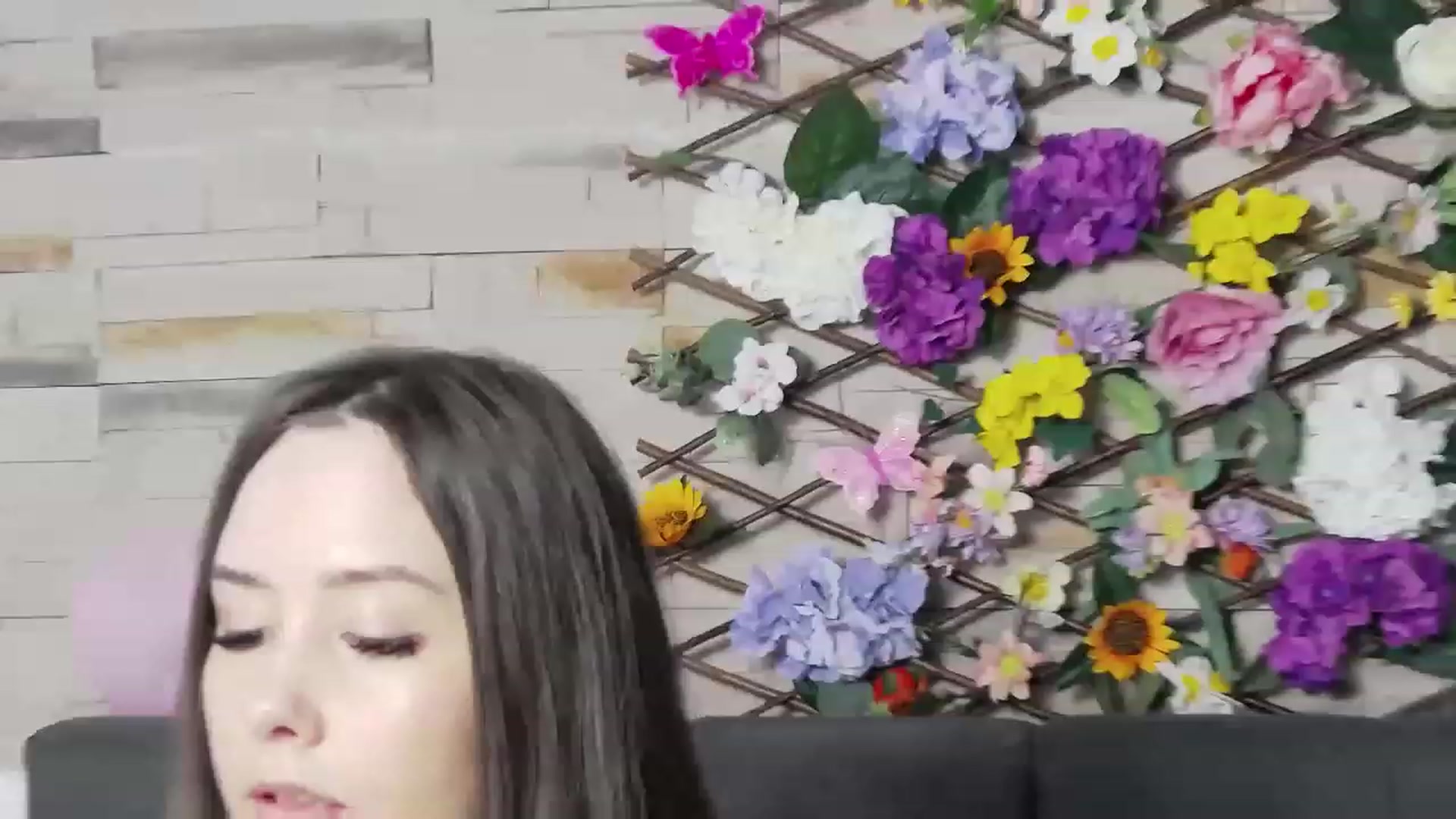 Gallery image thumbnail from Radiance's myfreecams stream on, 04/30/2023, 18:39 image 16 of 20