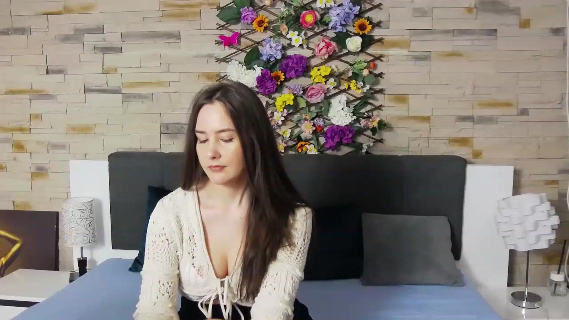 Gallery image thumbnail from Radiance's myfreecams stream on, 05/08/2023, 19:11 image 19 of 20