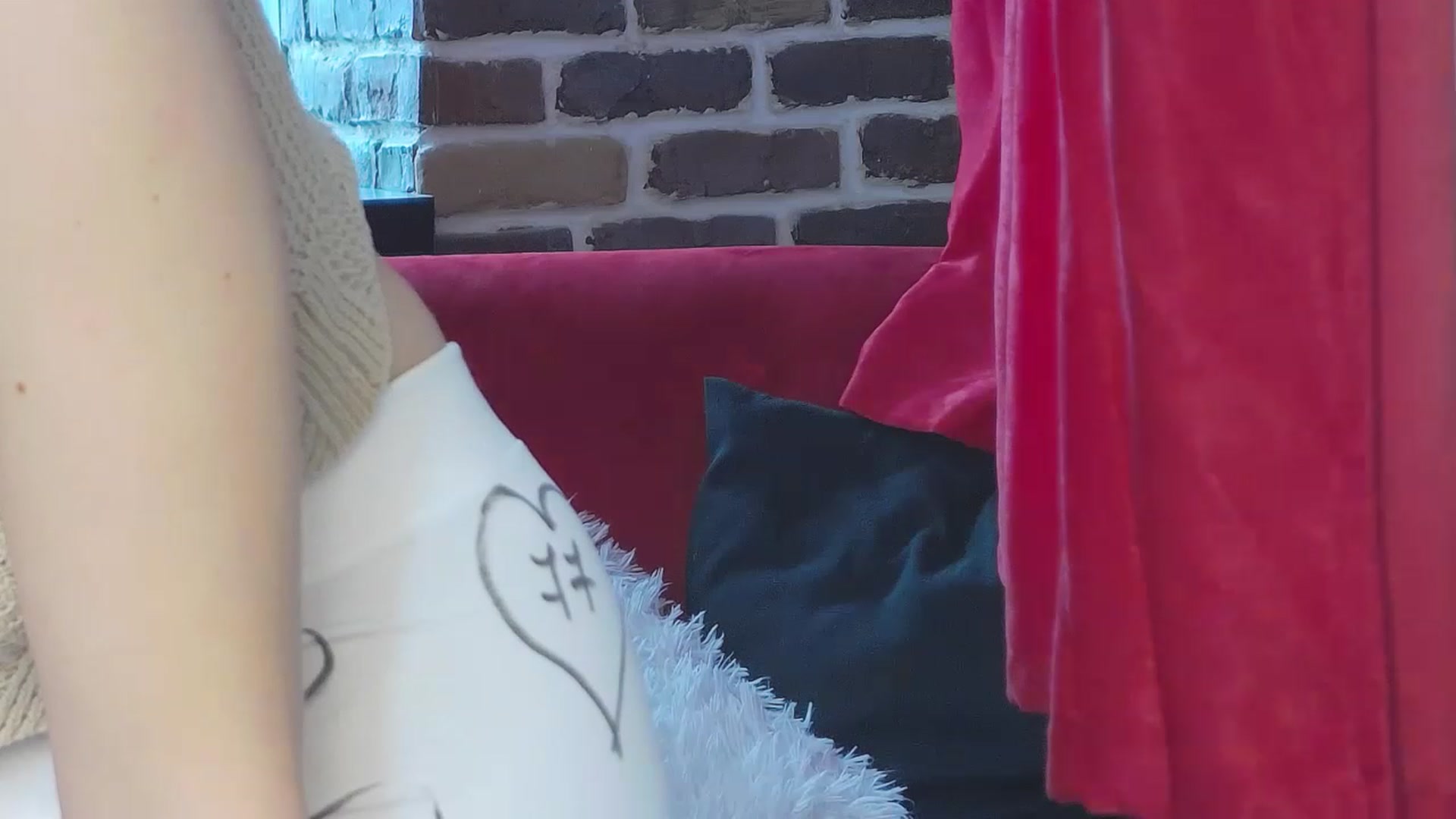Gallery image thumbnail from Radiance's myfreecams stream on, 05/12/2023, 13:24 image 12 of 20