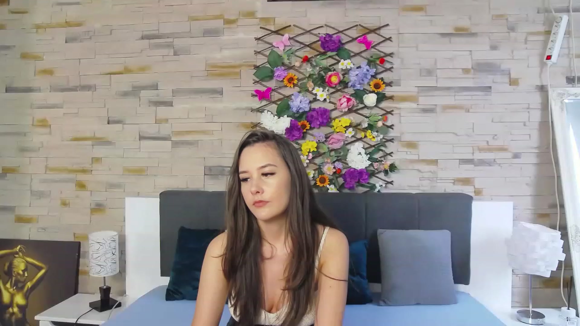 Gallery image thumbnail from Radiance's myfreecams stream on, 05/17/2023, 13:04 image 11 of 20