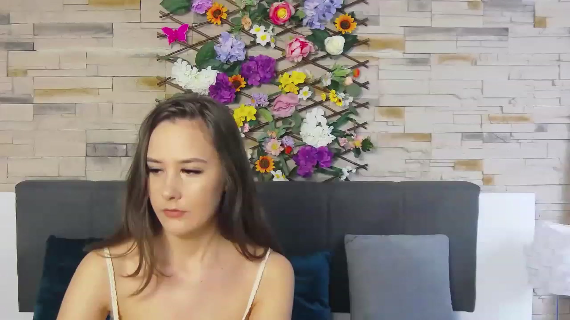 Gallery image thumbnail from Radiance's myfreecams stream on, 05/17/2023, 13:04 image 19 of 20