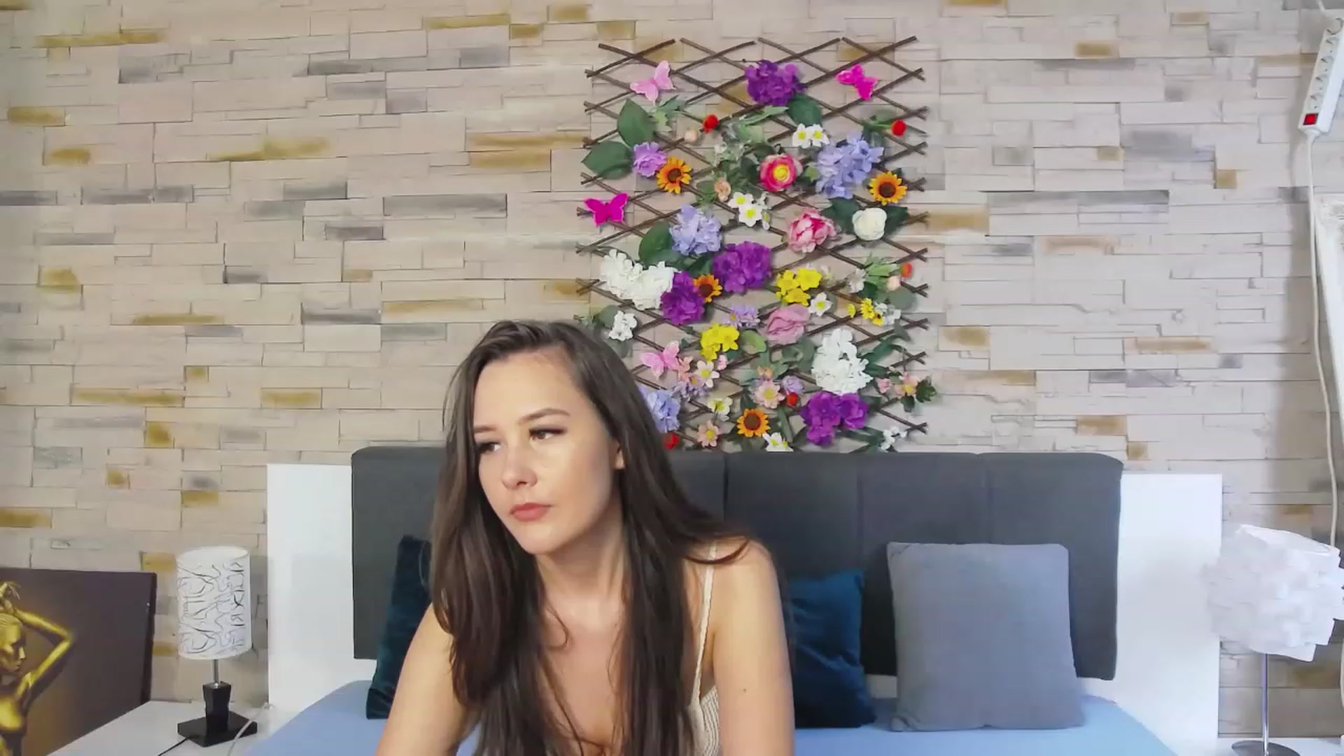 Gallery image thumbnail from Radiance's myfreecams stream on, 05/17/2023, 13:04 image 7 of 20