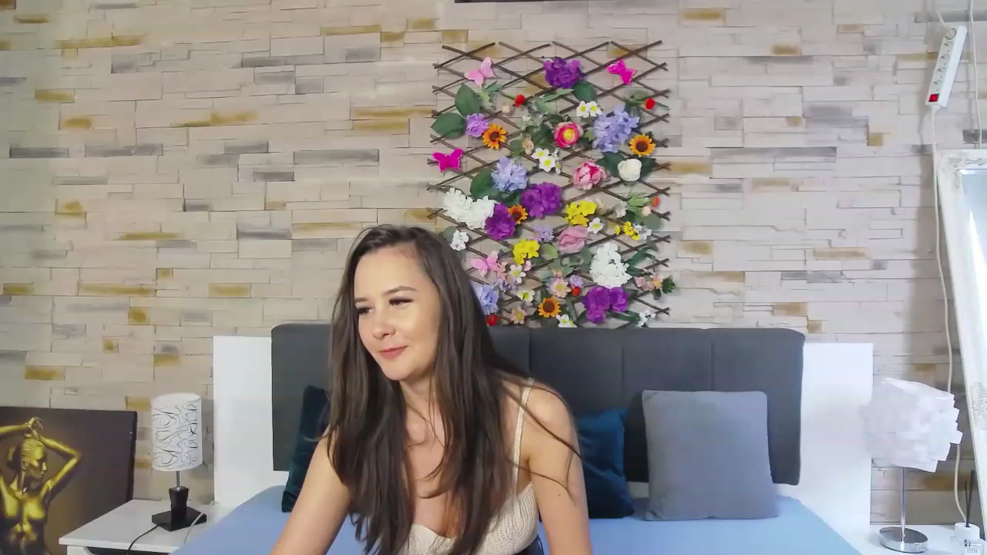 Gallery image thumbnail from Radiance's myfreecams stream on, 05/17/2023, 13:04 image 12 of 20